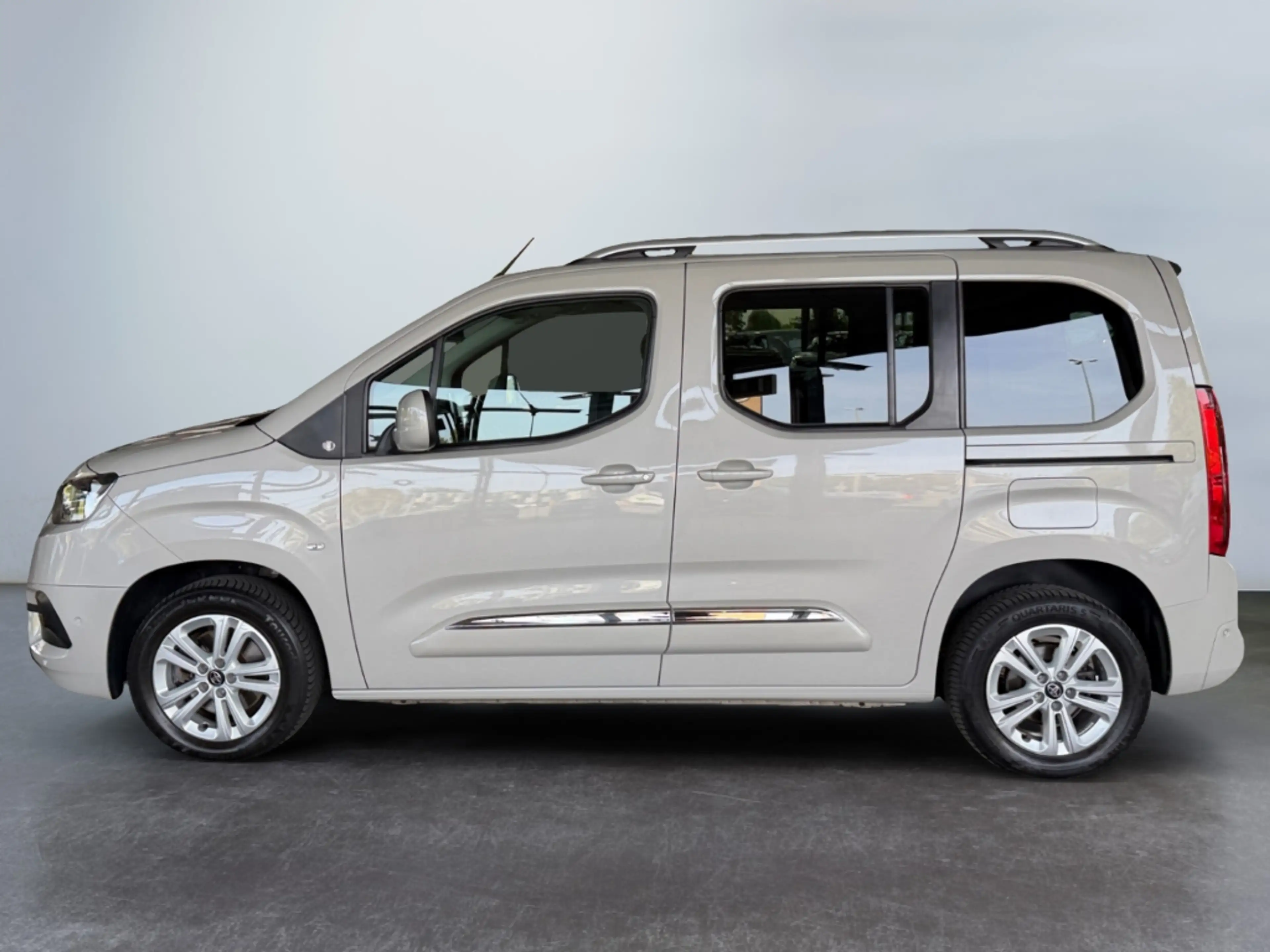 Toyota Proace City Verso 1.2T L1 Team D *ACC*Navi*RCam* — photo 5