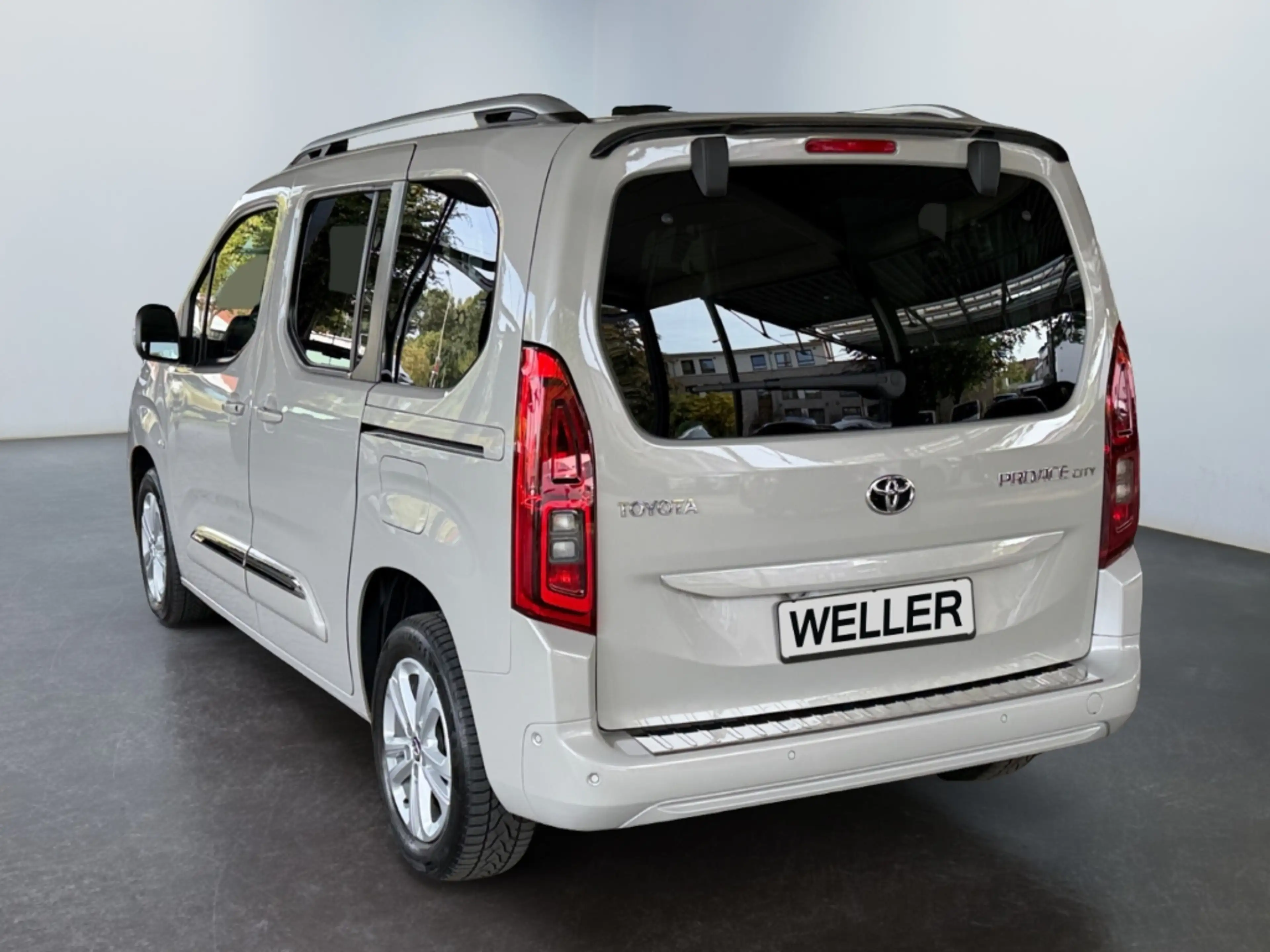 Toyota Proace City Verso 1.2T L1 Team D *ACC*Navi*RCam* — photo 7