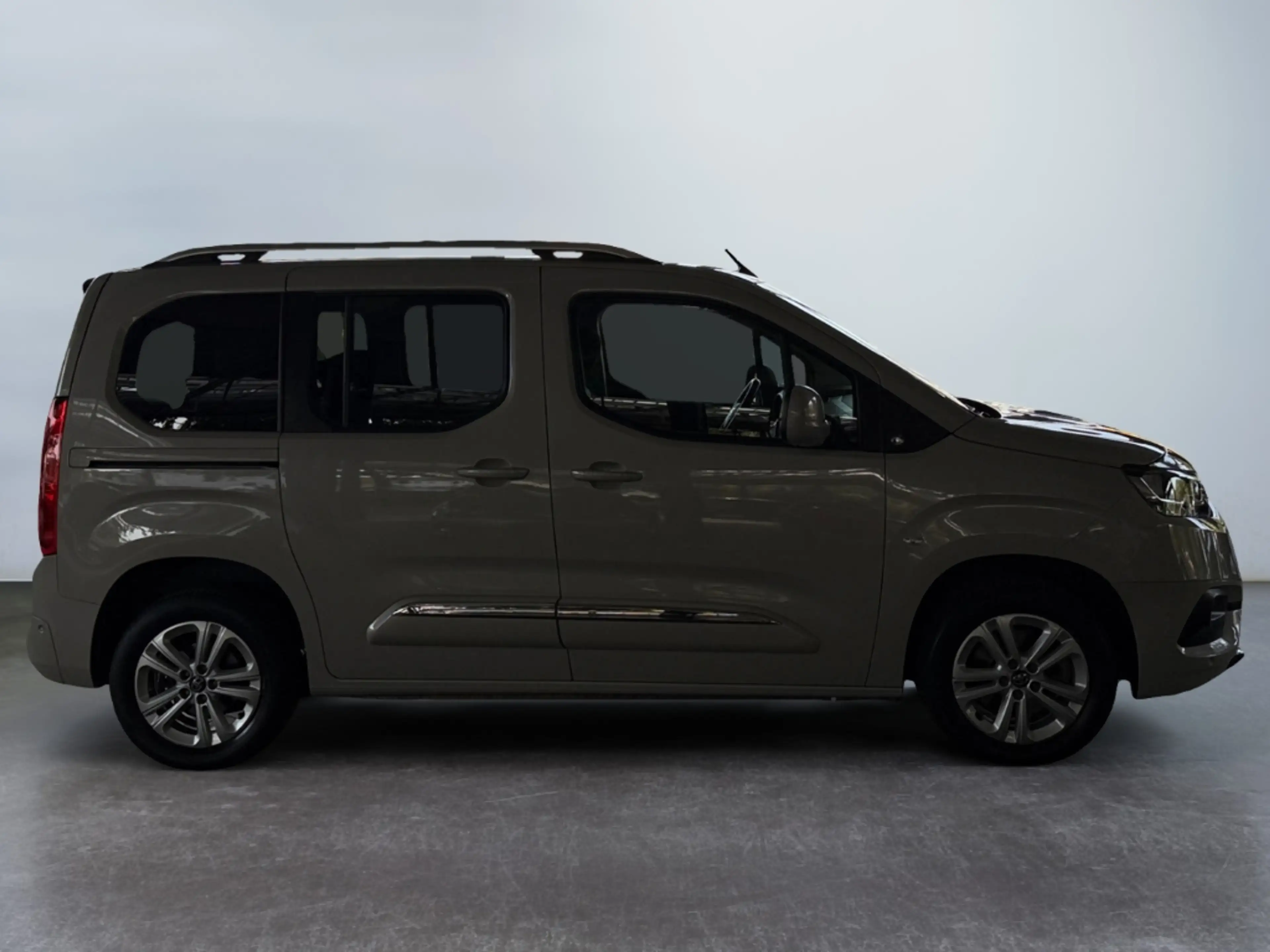 Toyota Proace City Verso 1.2T L1 Team D *ACC*Navi*RCam* — photo 10