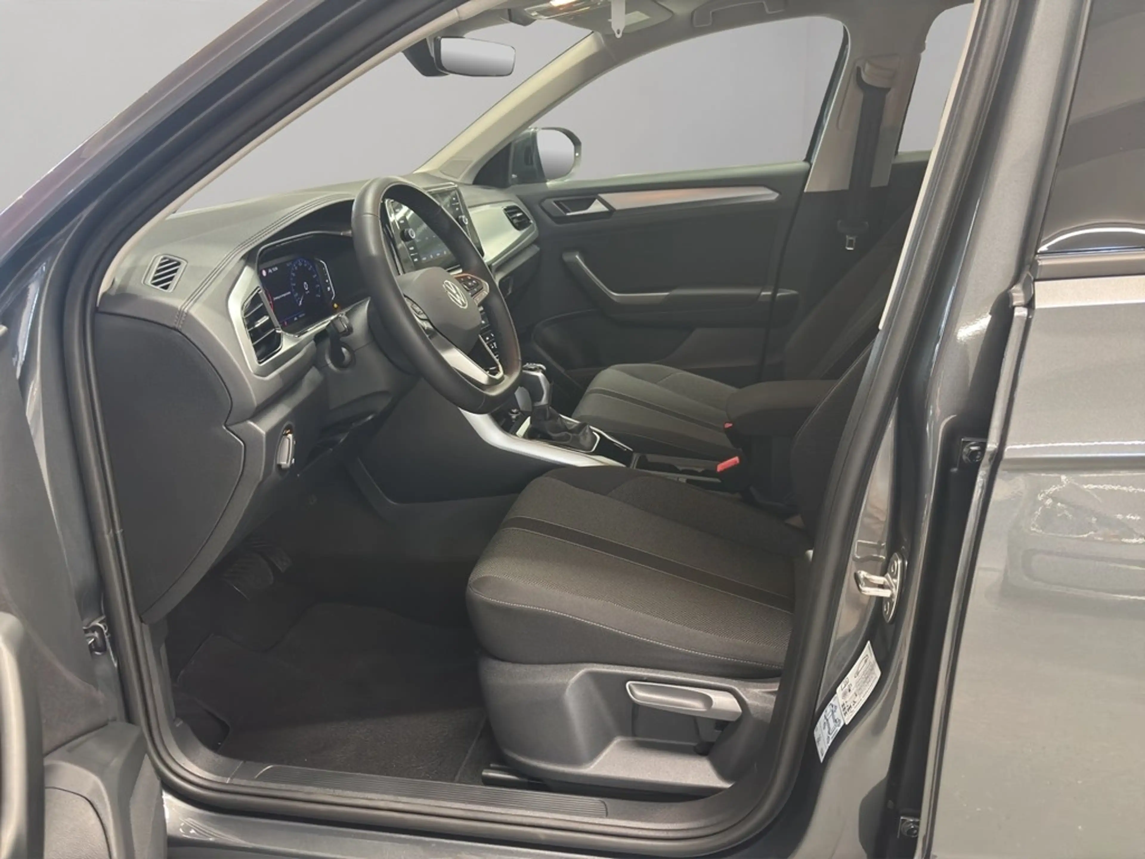 Volkswagen T-Roc Life 1.5 TSI AHK StandHZG ACC LED Rückfahrkamera — photo 6