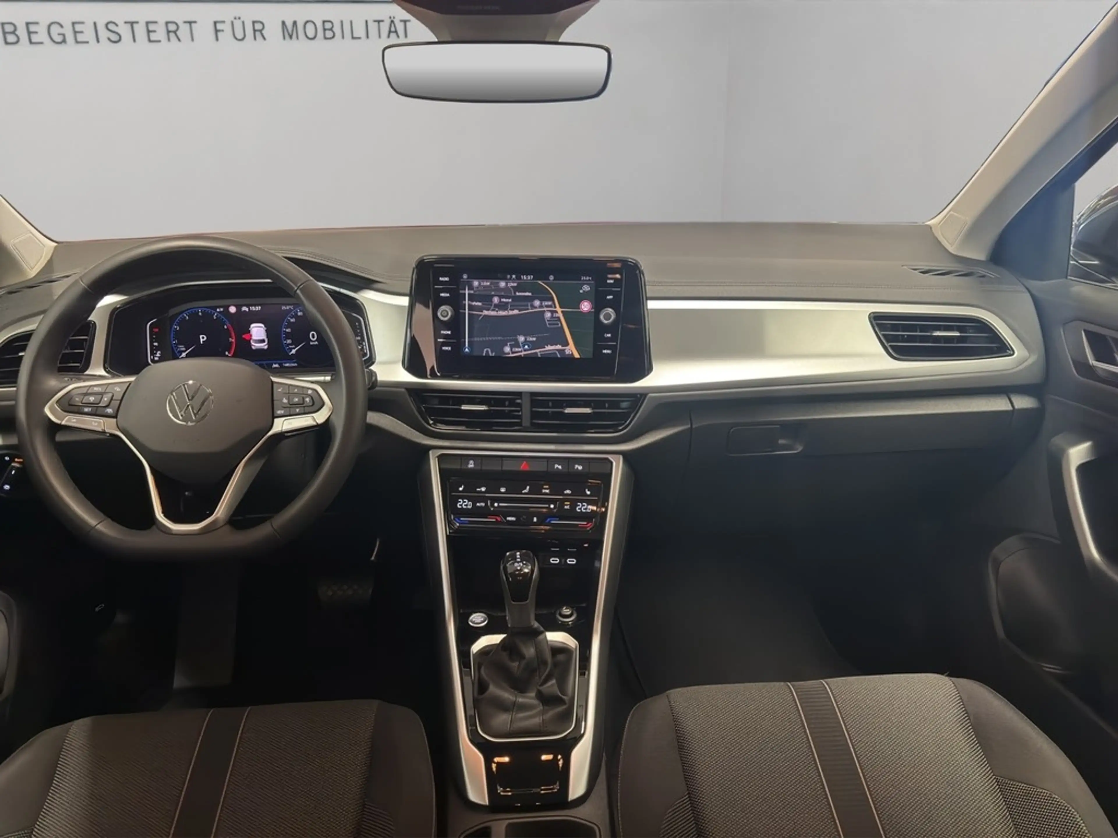 Volkswagen T-Roc Life 1.5 TSI AHK StandHZG ACC LED Rückfahrkamera — photo 10