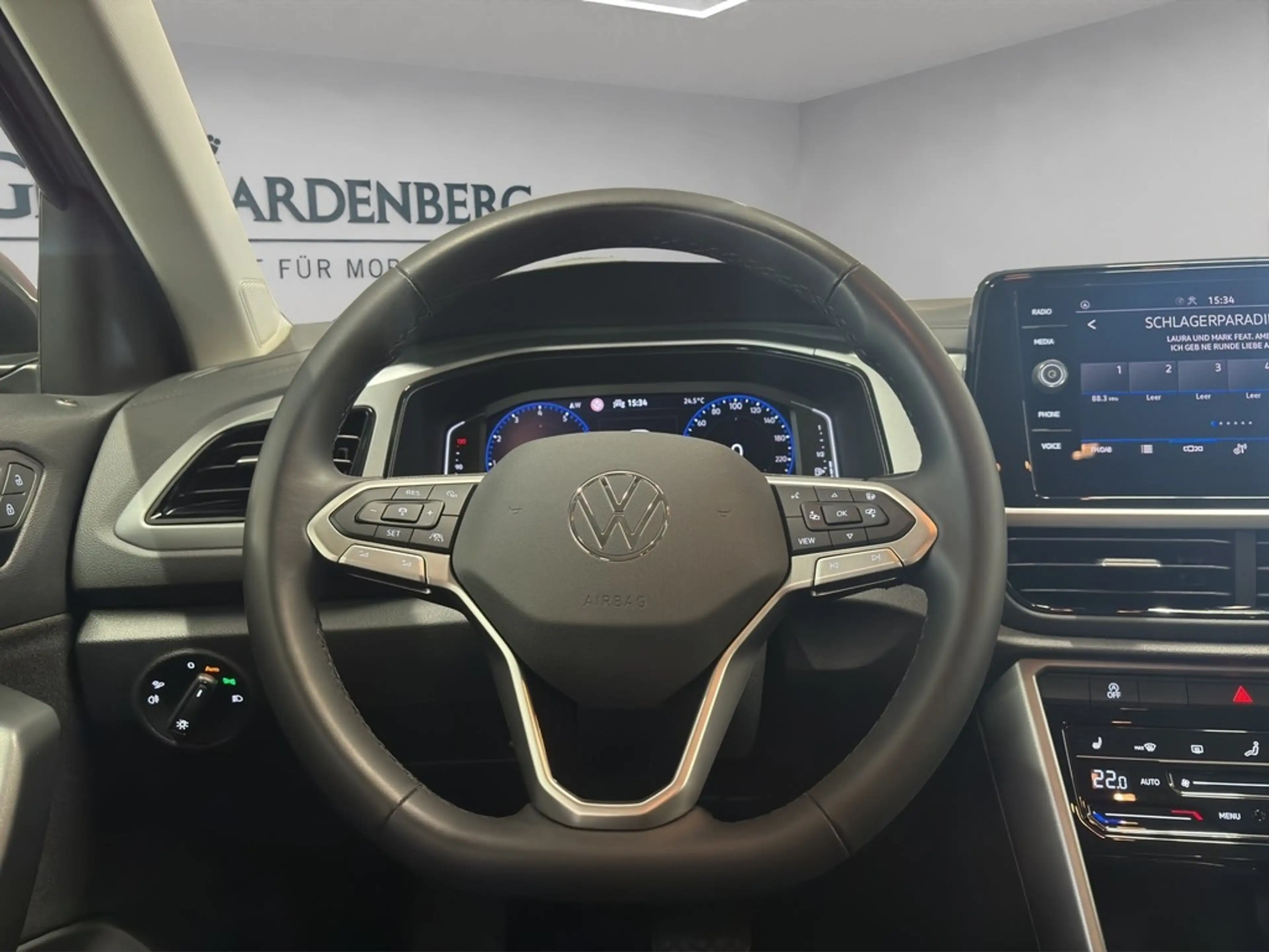 Volkswagen T-Roc Life 1.5 TSI AHK StandHZG ACC LED Rückfahrkamera — photo 7