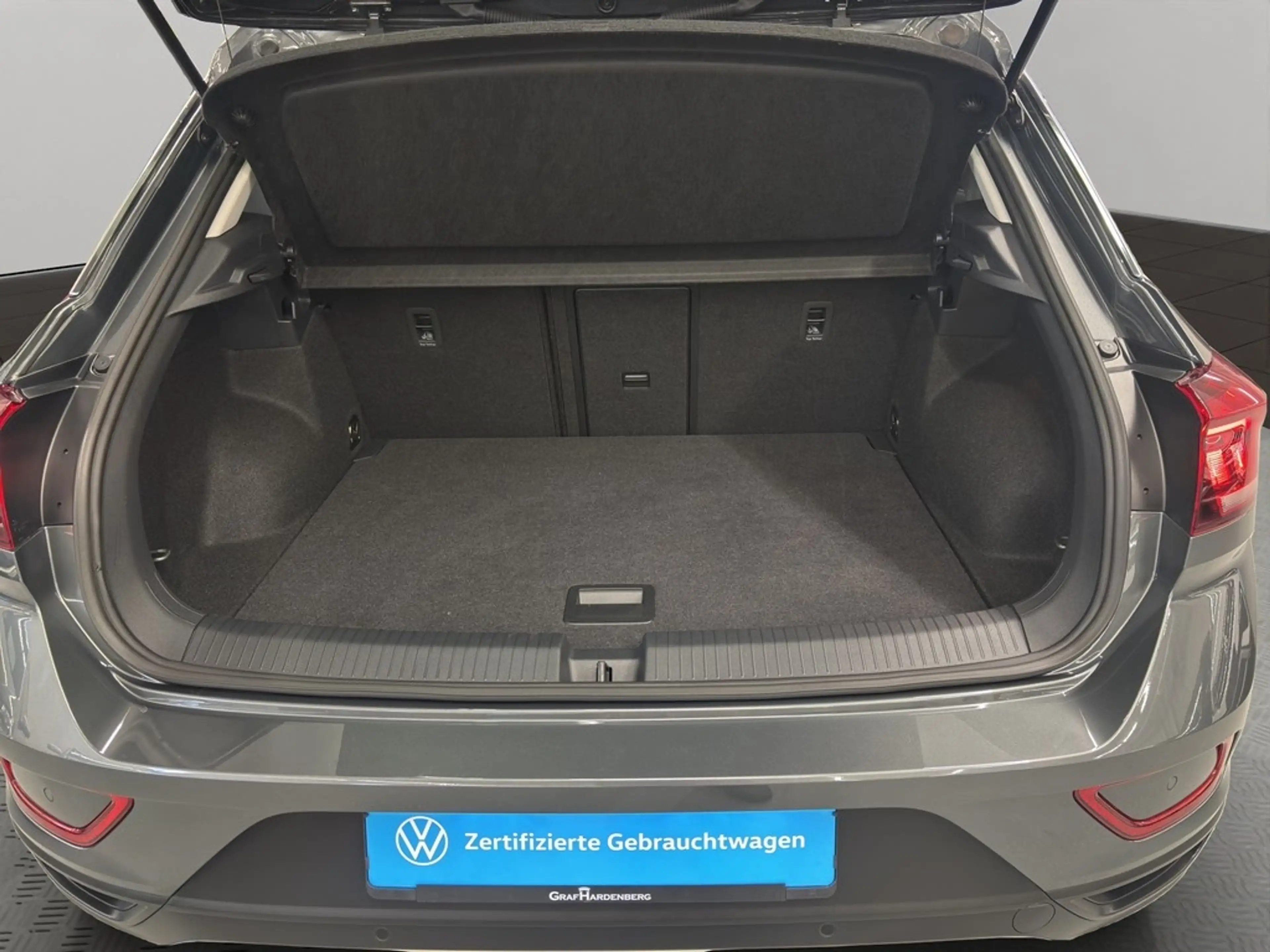 Volkswagen T-Roc Life 1.5 TSI AHK StandHZG ACC LED Rückfahrkamera — photo 12