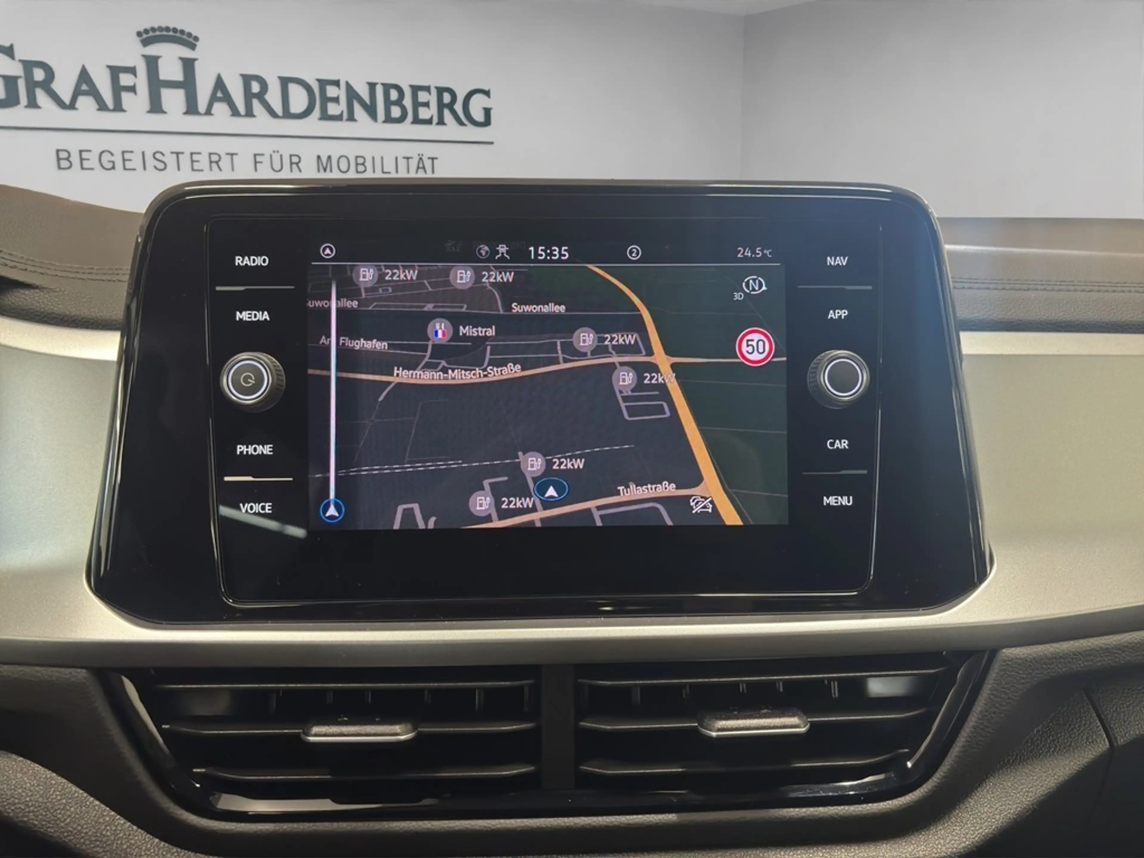 Volkswagen T-Roc Life 1.5 TSI AHK StandHZG ACC LED Rückfahrkamera — photo 11