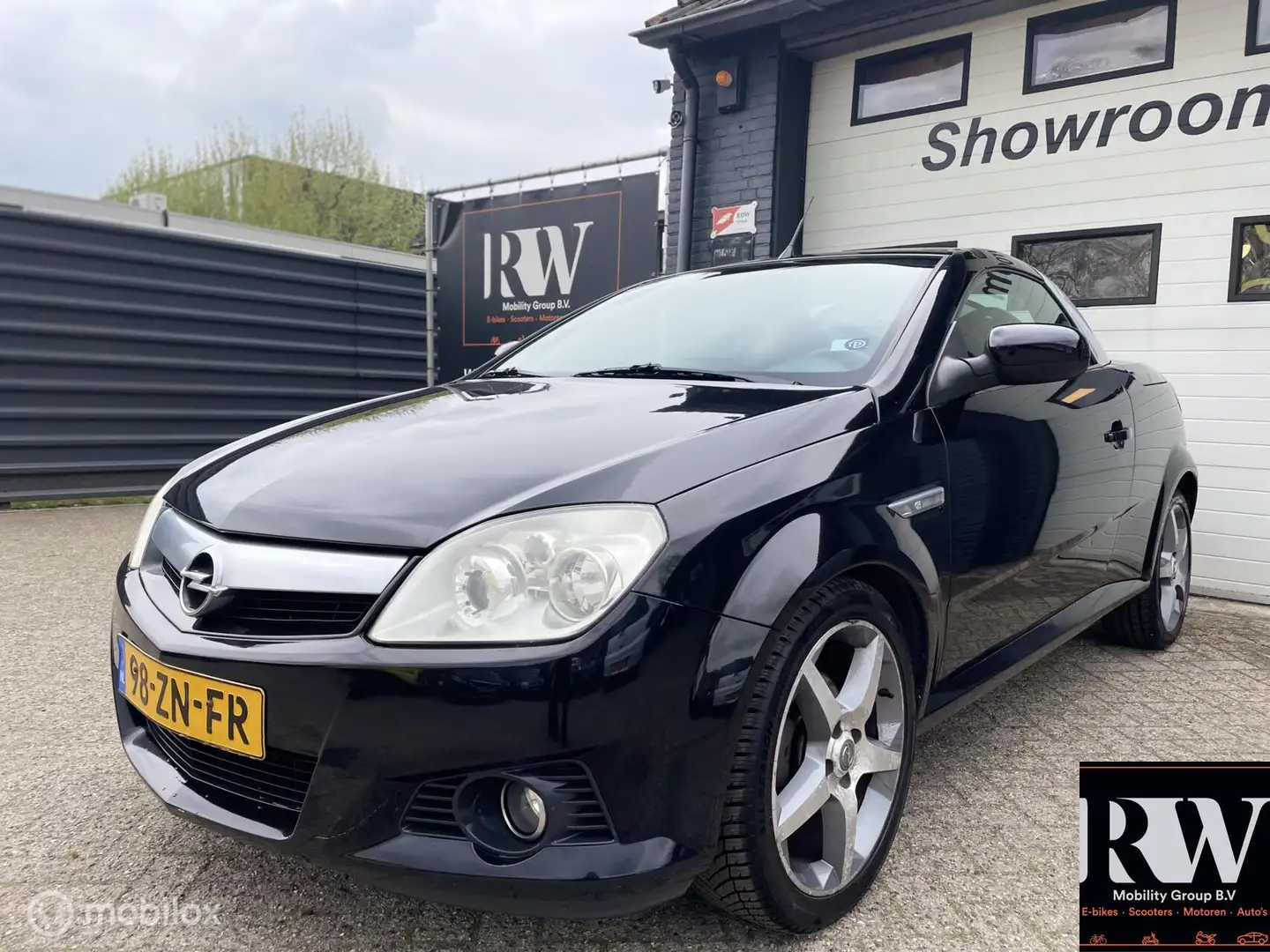 Opel Tigra TwinTop 1.4-16V Temptation,hardtop, nieuwe apk! Zwart - 1