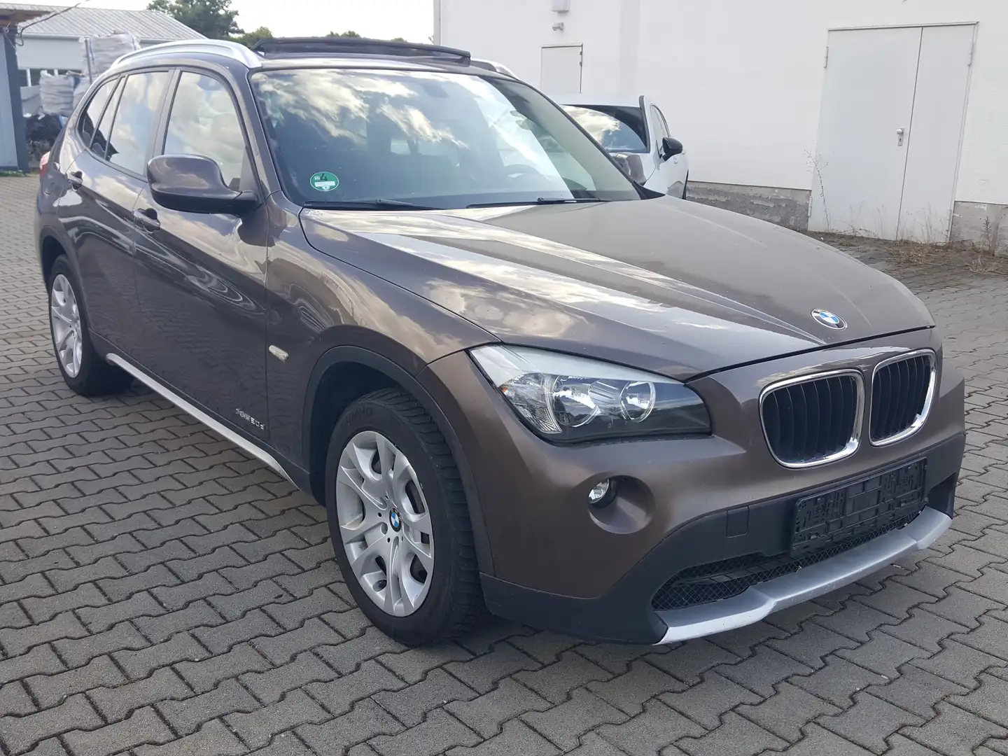 BMW X1 20 d xDrive Pano PDC Braun - 2