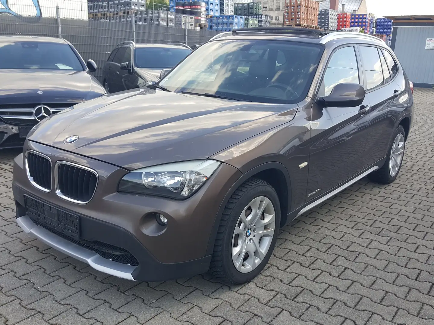 BMW X1 20 d xDrive Pano PDC Braun - 1