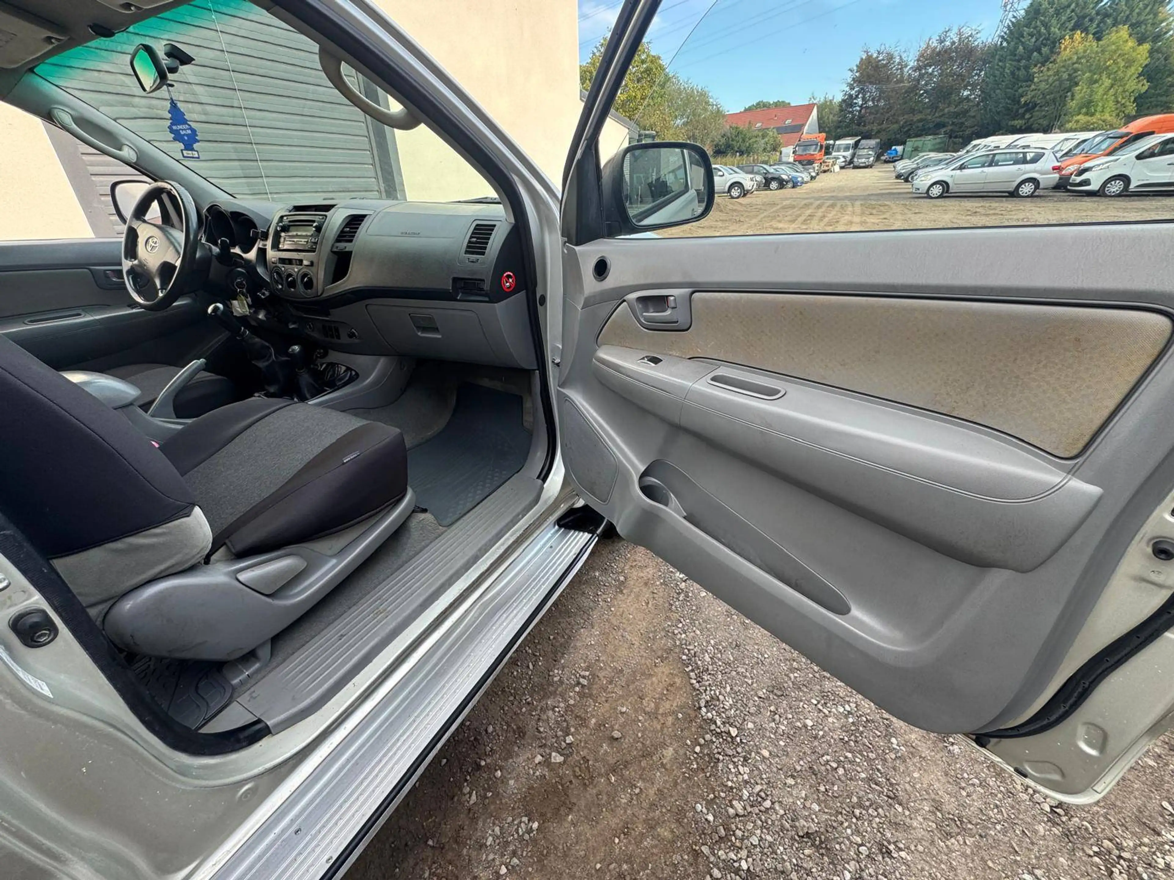 Toyota Hilux — photo 9