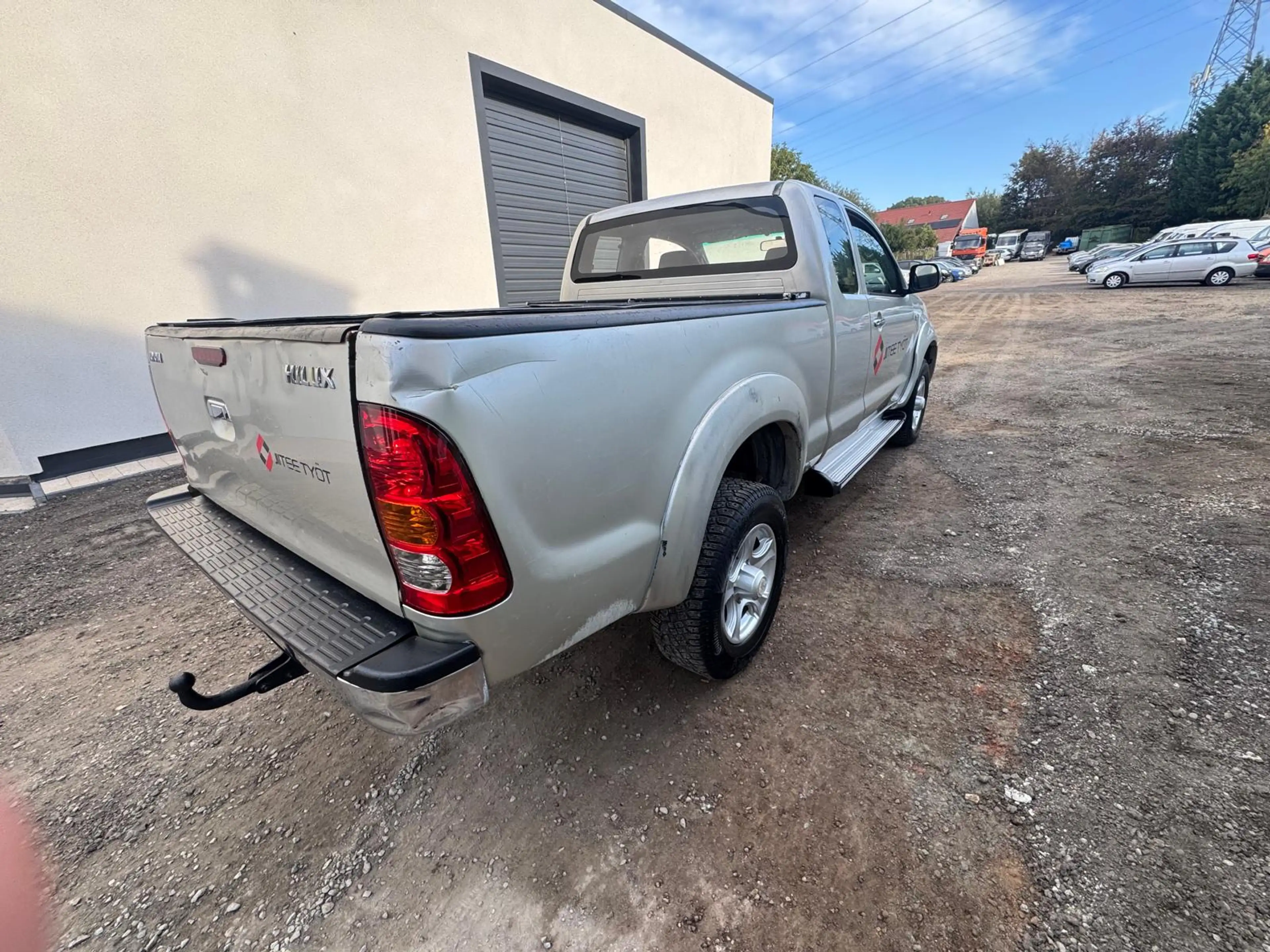 Toyota Hilux — photo 3