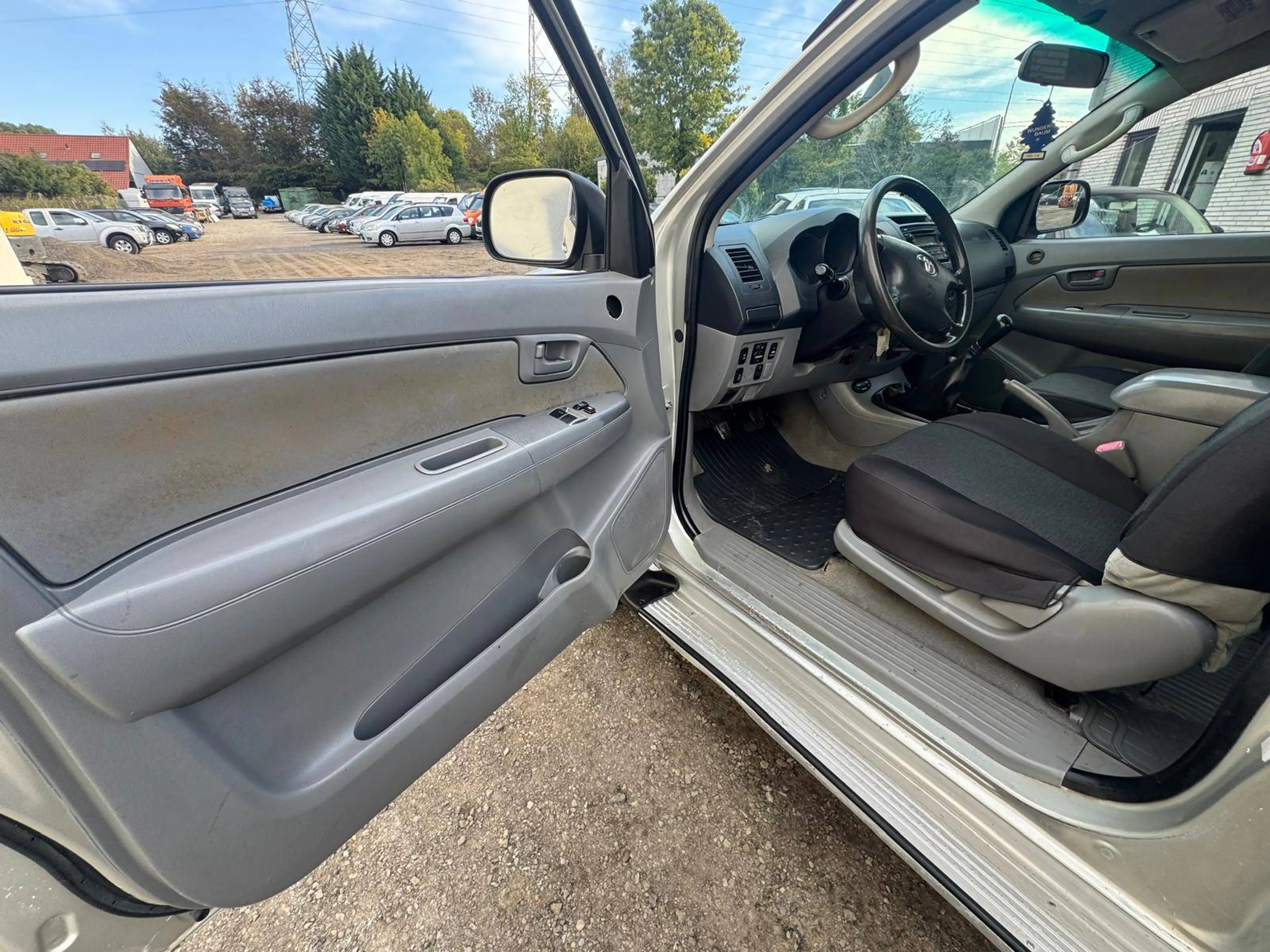 Toyota Hilux — photo 6