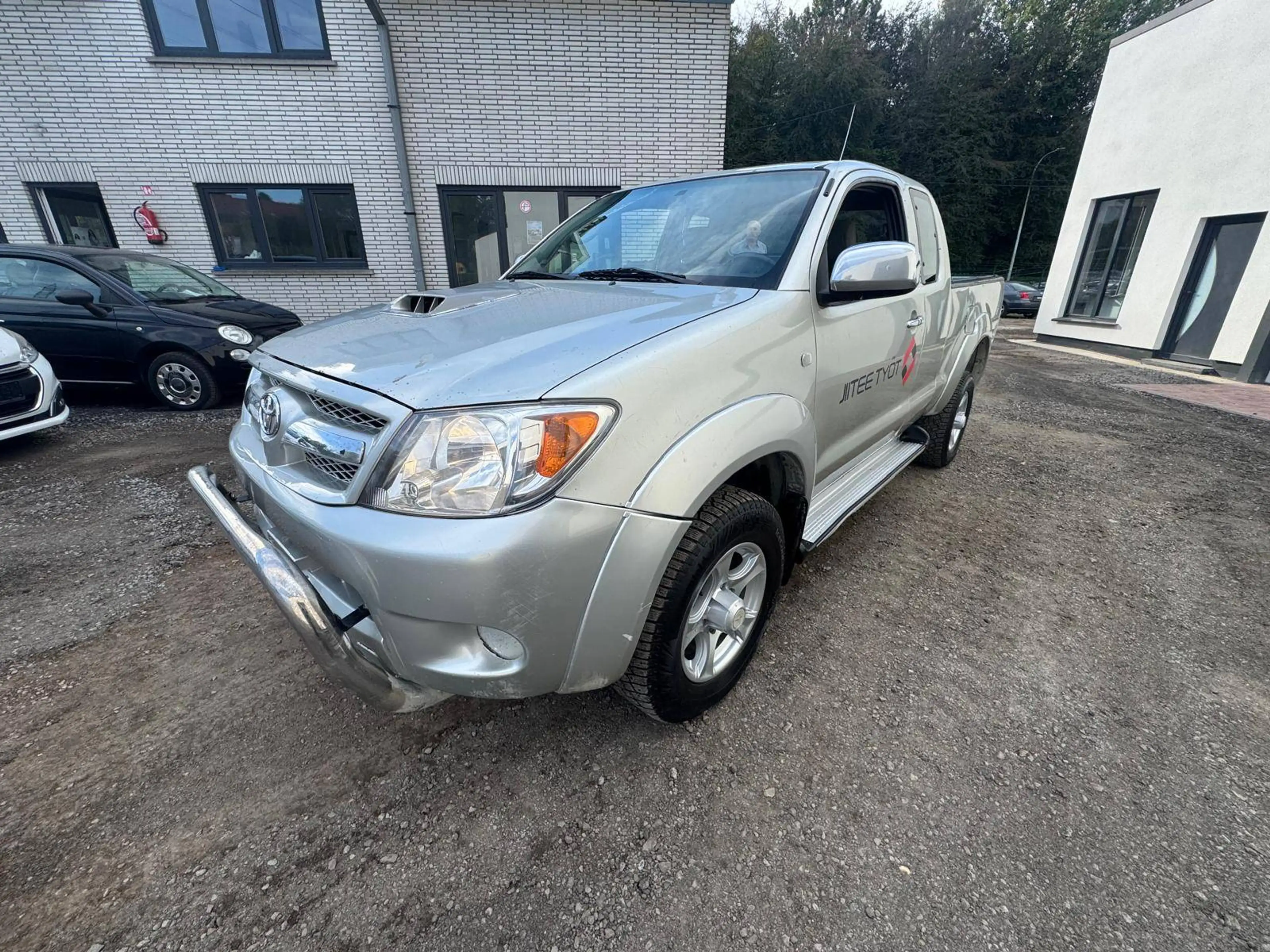 Toyota Hilux — photo 2