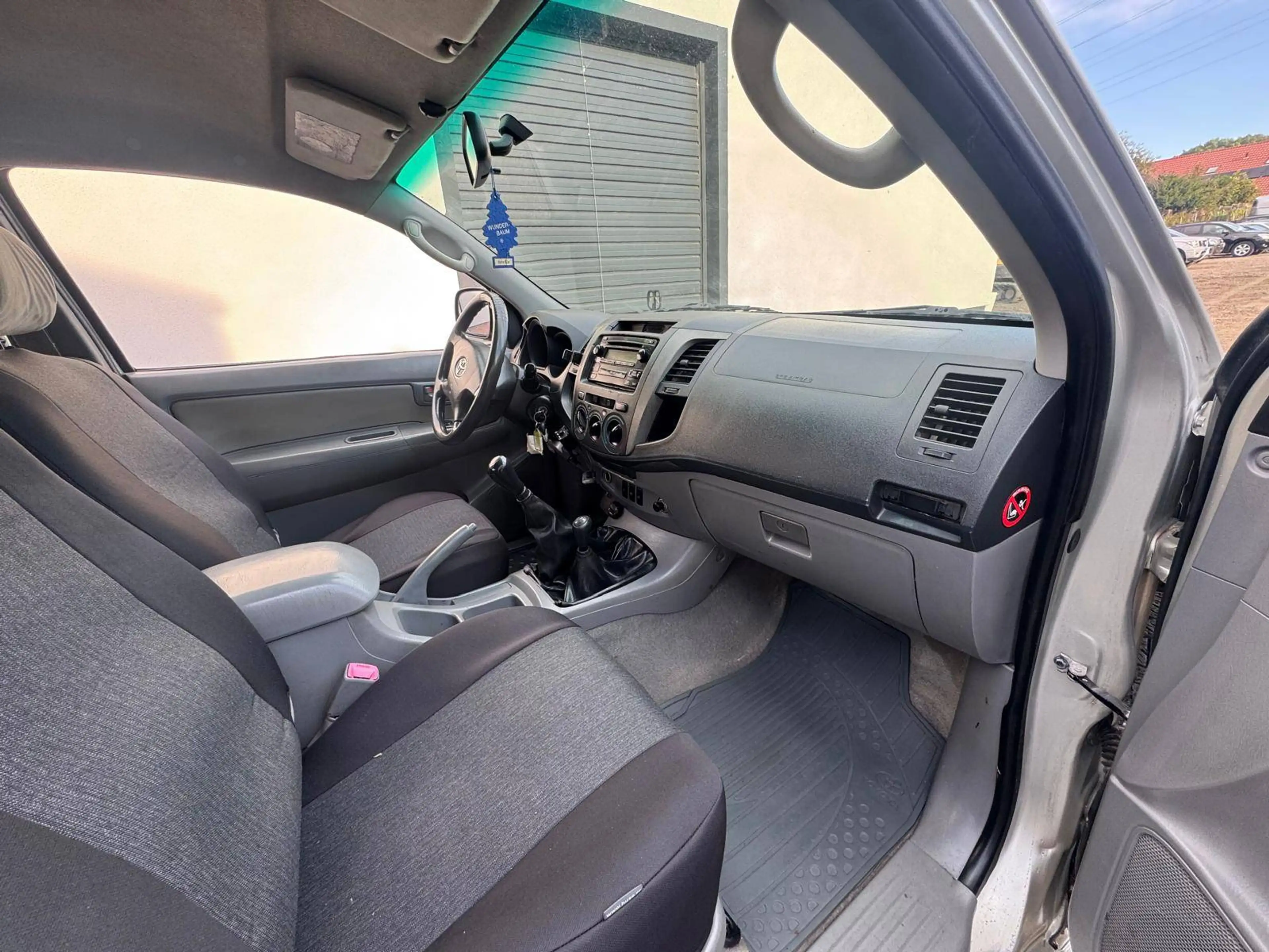 Toyota Hilux — photo 8