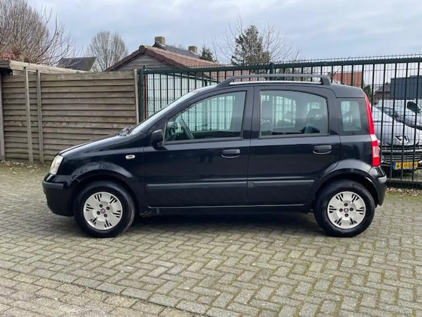 Fiat Panda 1.2 Emotion AIRCO top onderhouden Zwart - 2