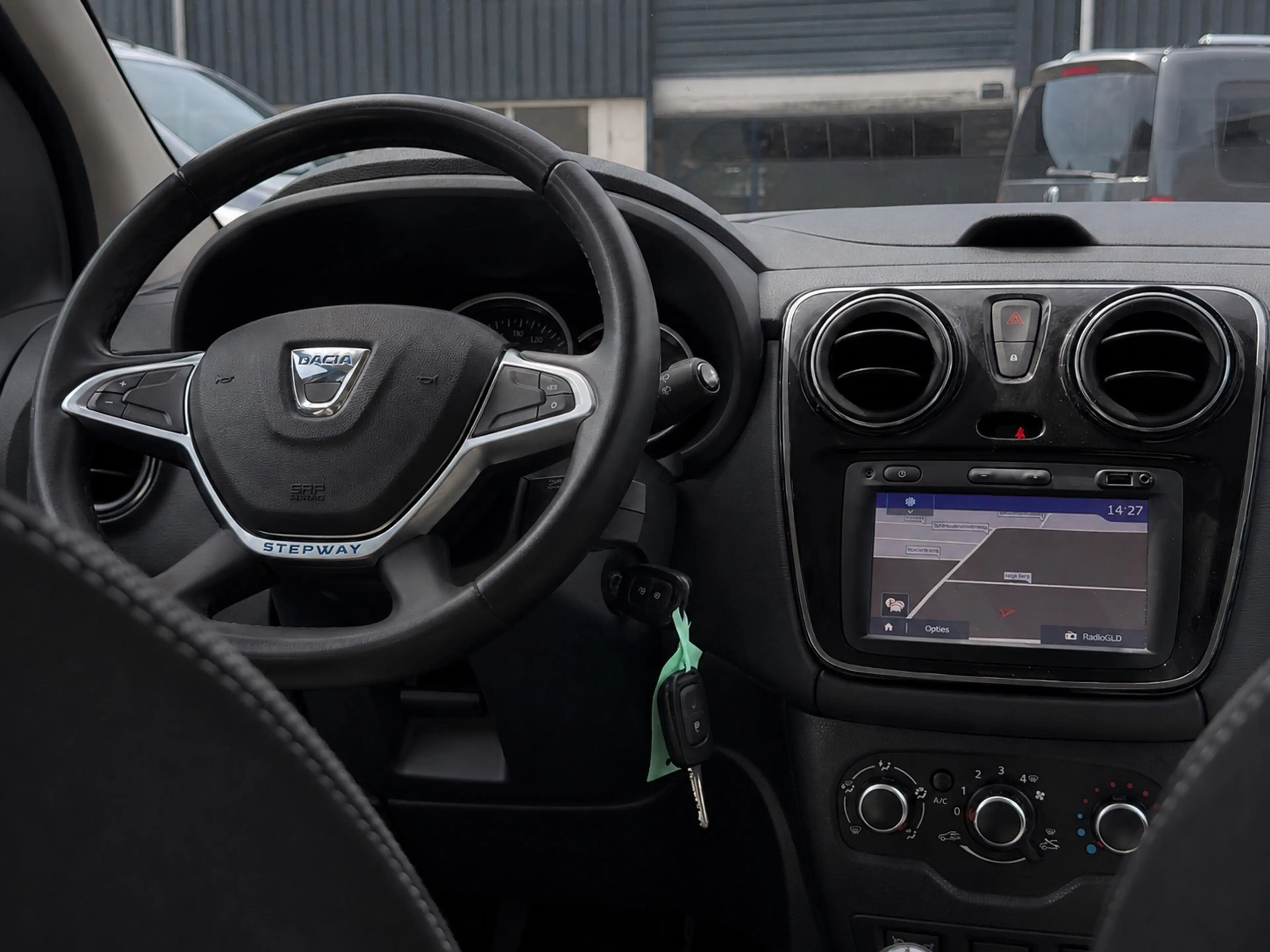 Dacia Lodgy 1.6 SCe Stepway | Airco | Cruise | DealerOH — photo 2