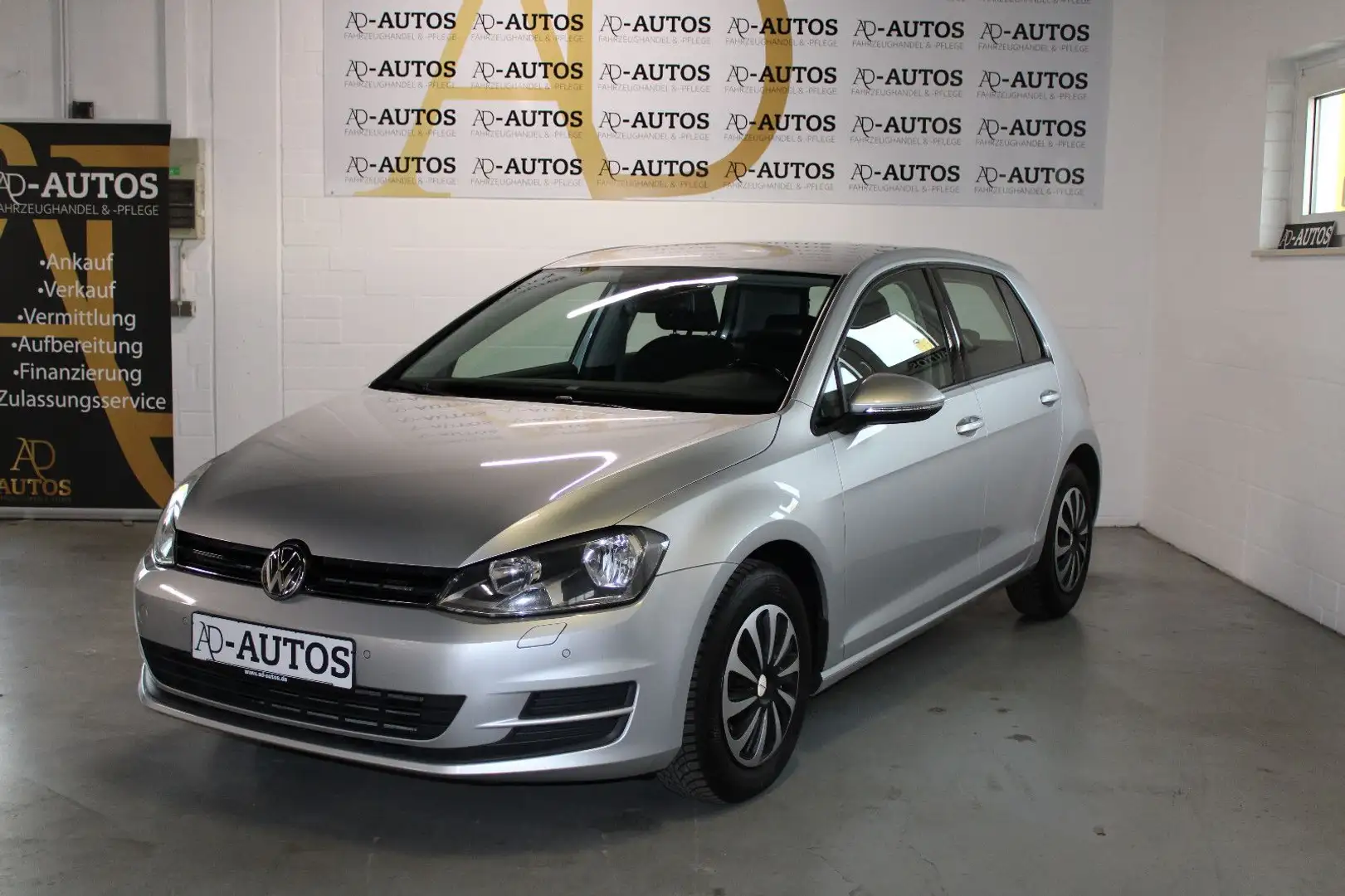 Volkswagen Golf VII Lim. Trendline BMT+PDC+SHZ+*WENIG KM* Silber - 1