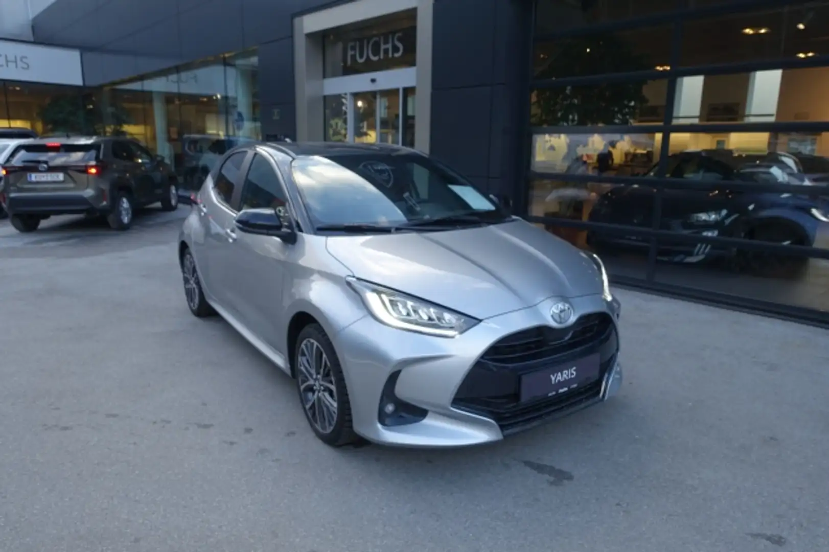 Toyota Yaris Toyota Yaris 1,5 130 PS Silber - 1