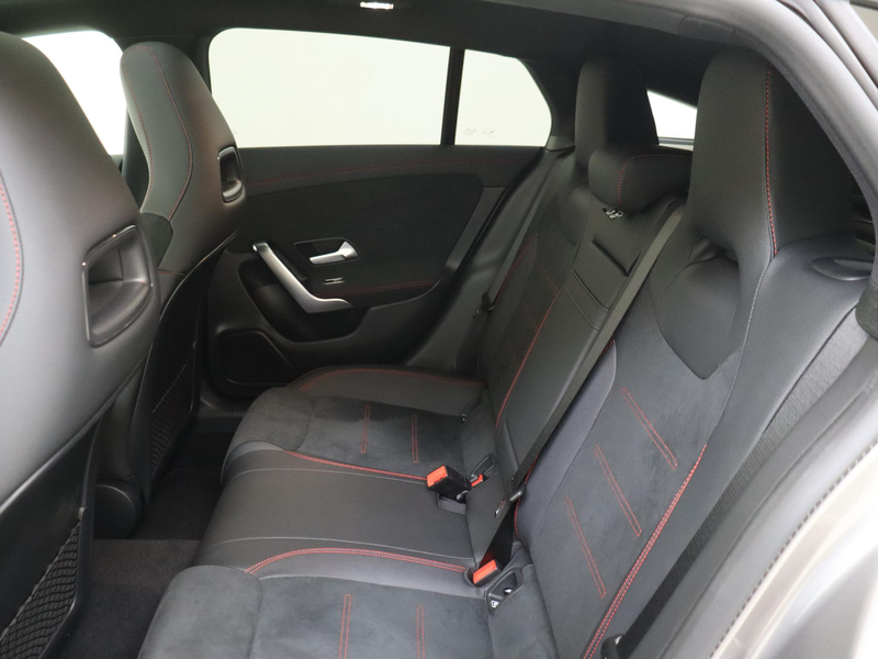 Mercedes-Benz CLA 180 Shooting Brake Business Solution AMG — photo 12