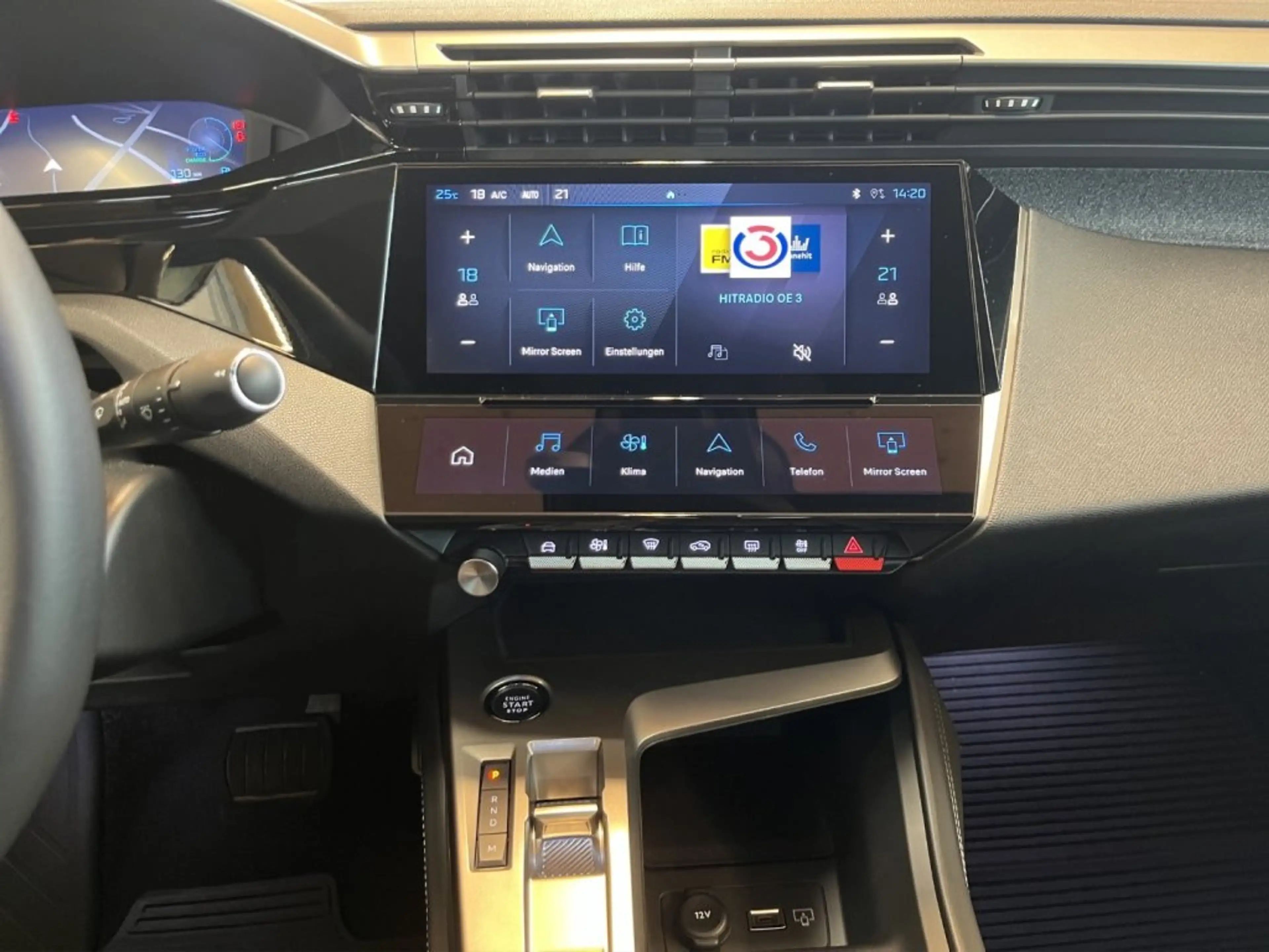 Peugeot 408 Allure MHEV 136 e-DCS6 — photo 15