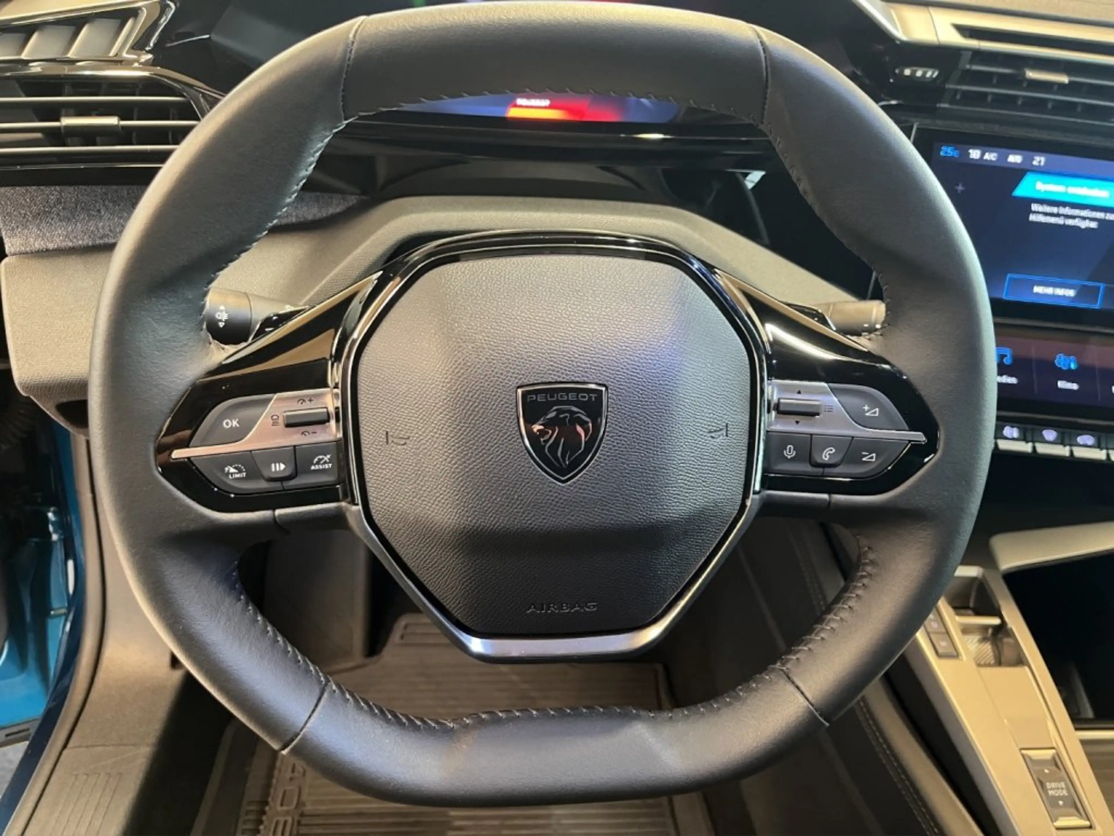 Peugeot 408 Allure MHEV 136 e-DCS6 — photo 10