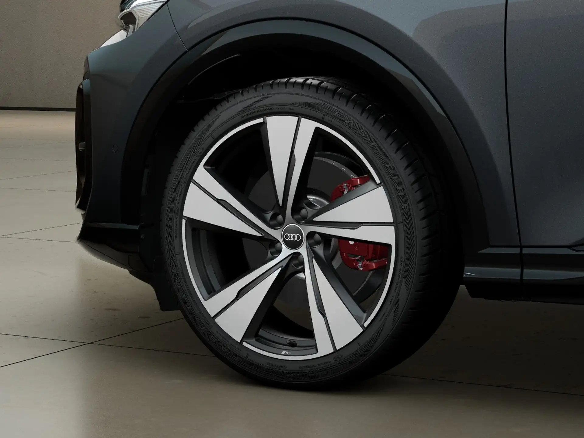 Audi SQ5 2025 건메탈 사진 5