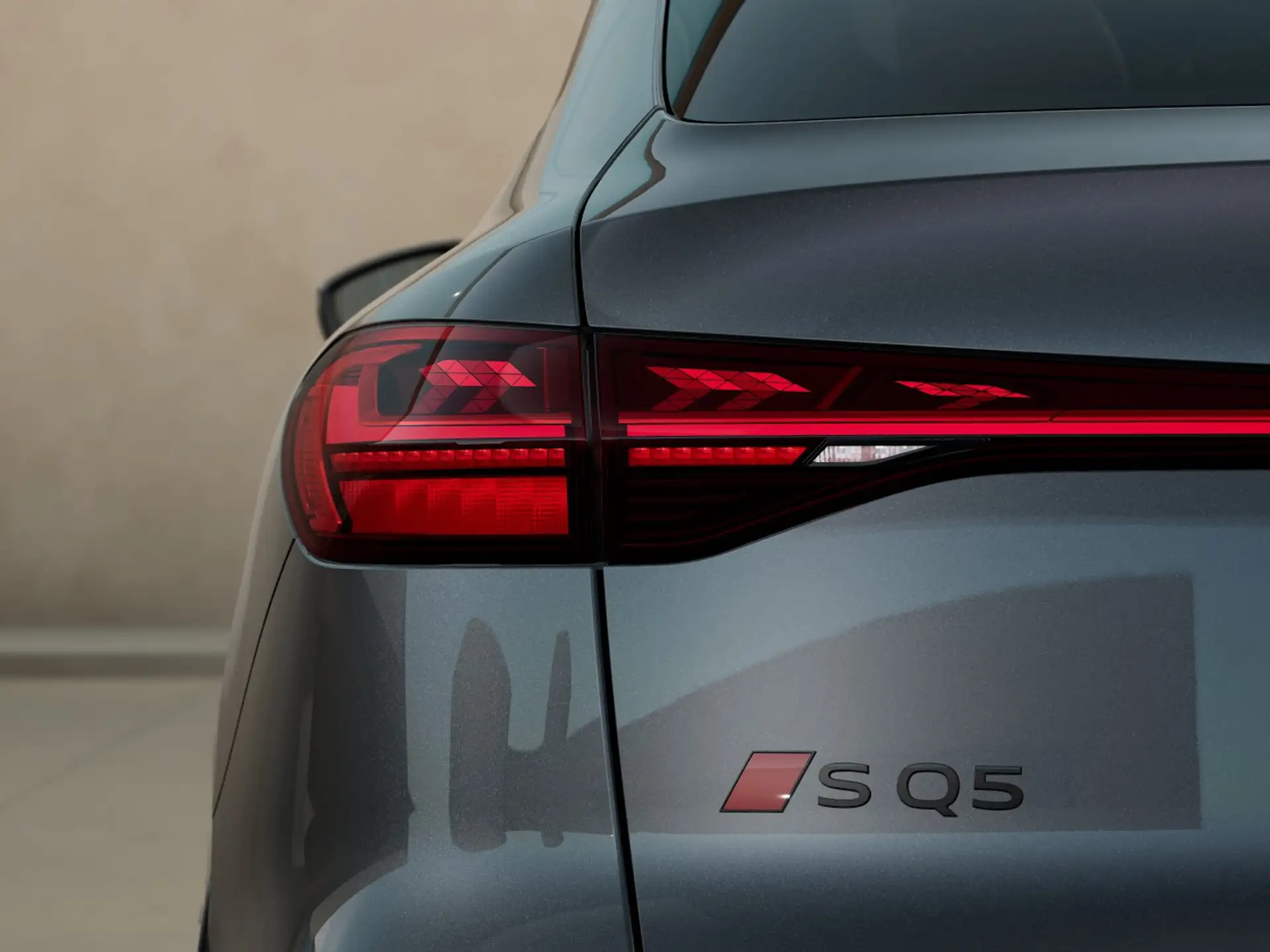 Audi SQ5 2025 건메탈 사진 6