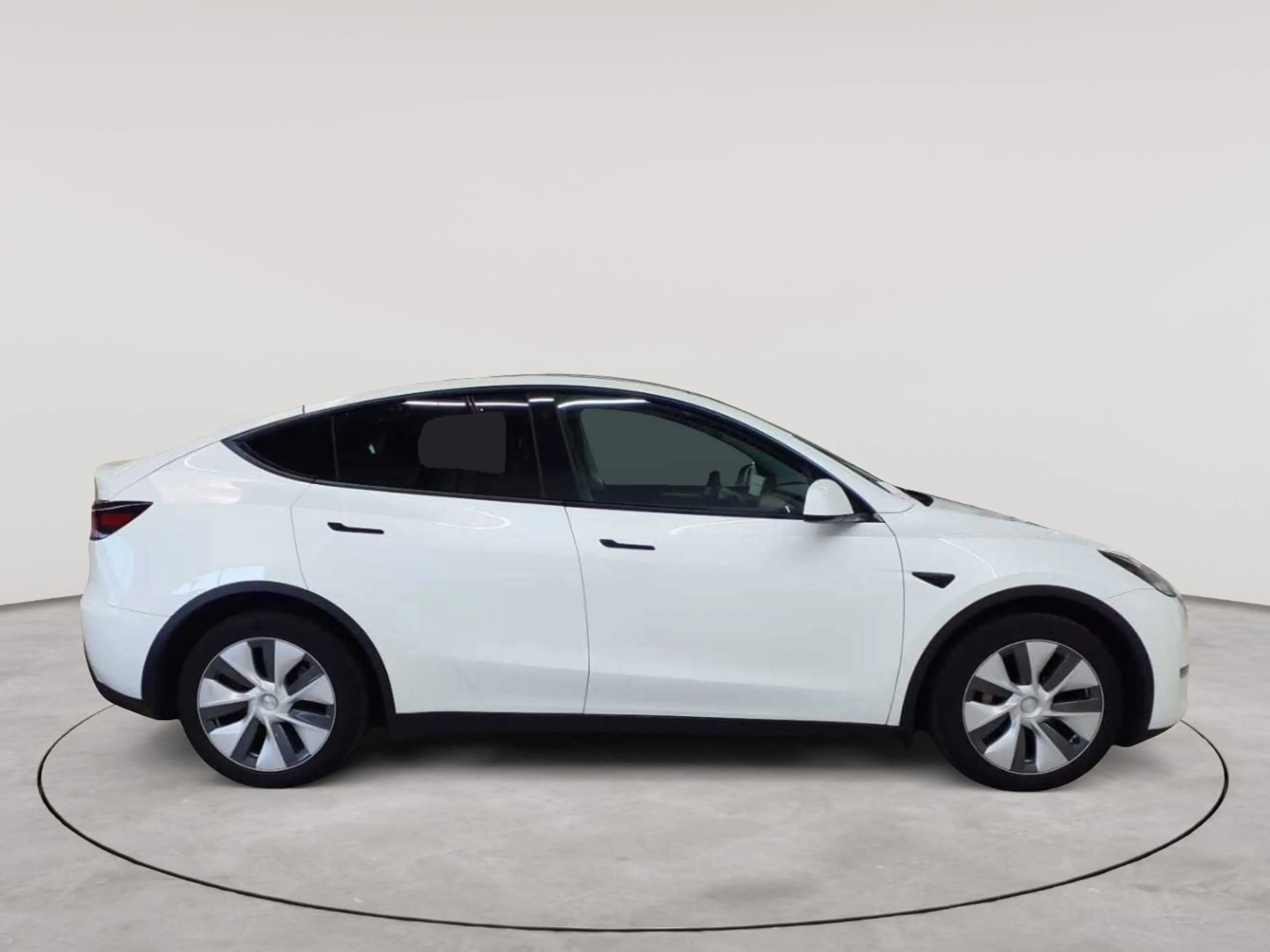 Tesla Model Y Long Range Dual Motor AWD — photo 3