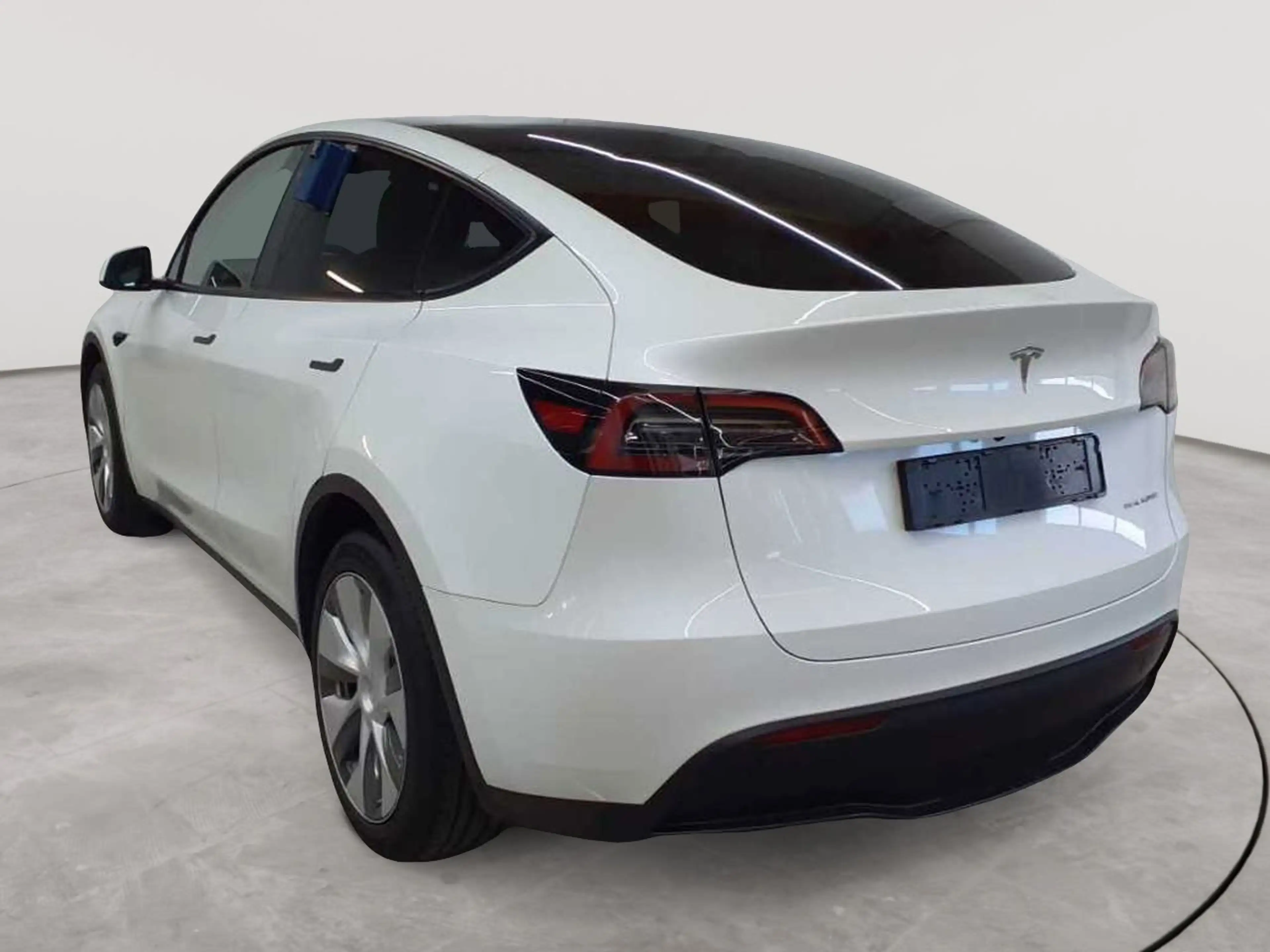 Tesla Model Y Long Range Dual Motor AWD — photo 5