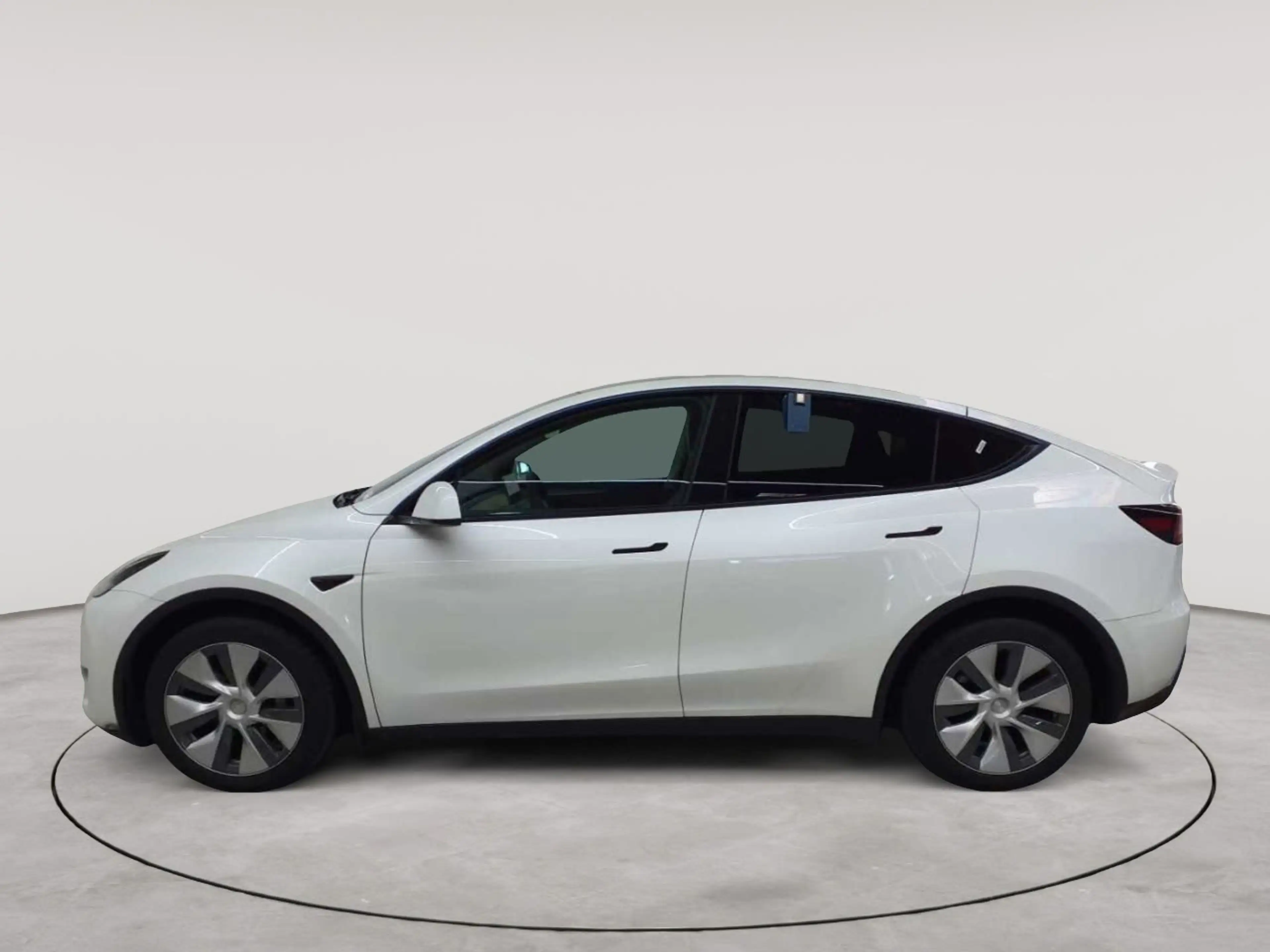 Tesla Model Y Long Range Dual Motor AWD — photo 6