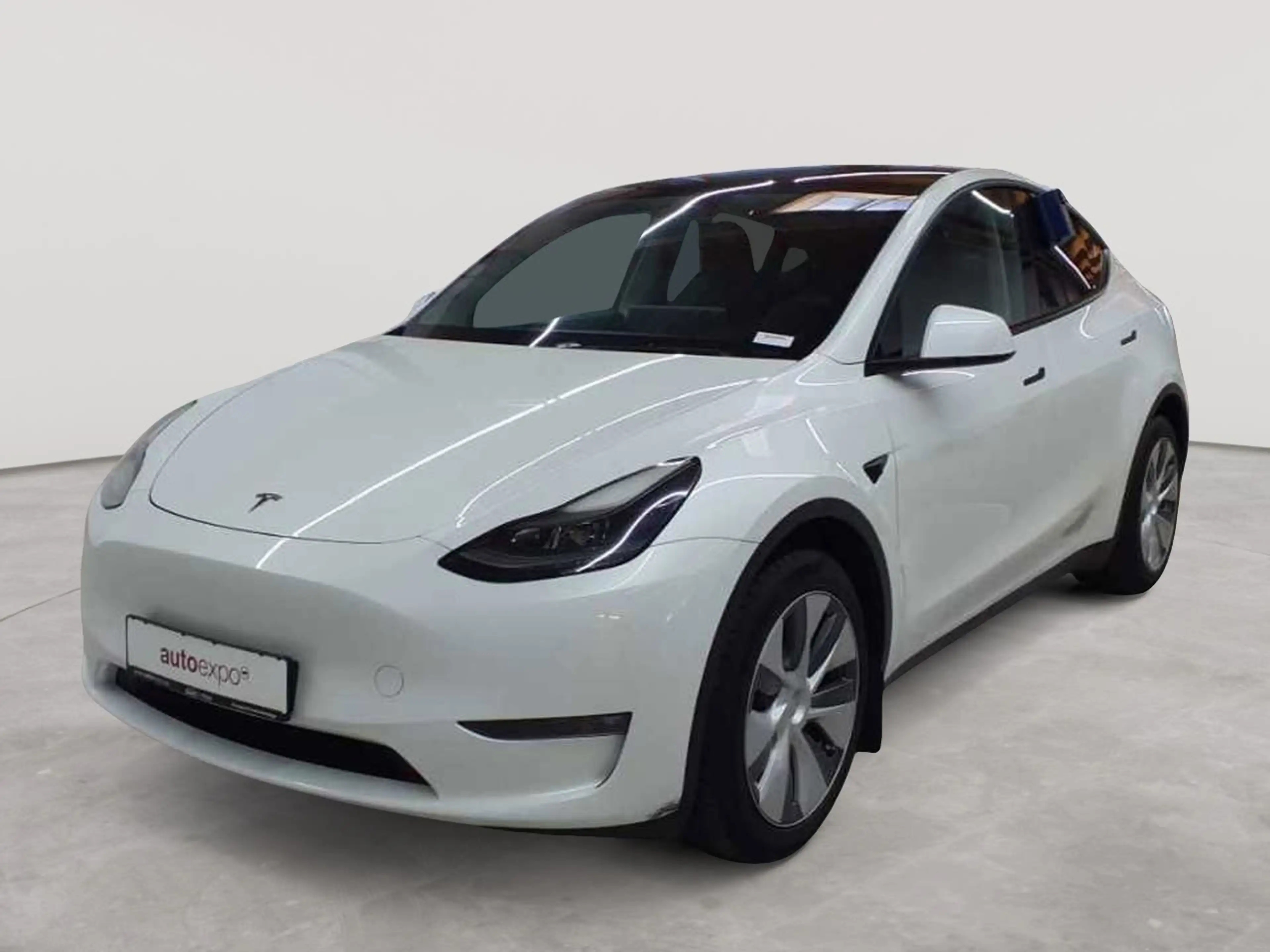 Tesla Model Y Long Range Dual Motor AWD — photo 2