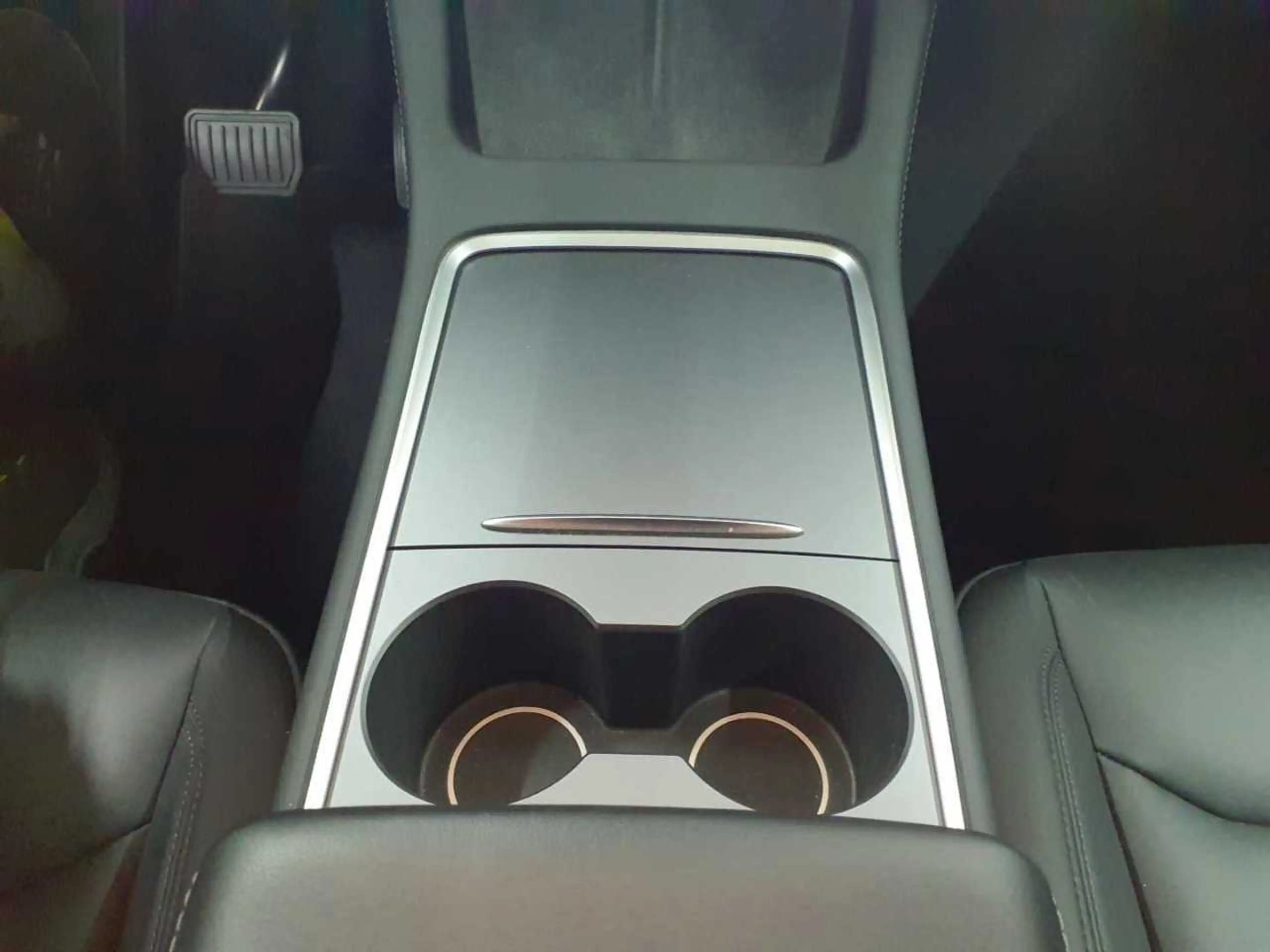 Tesla Model Y Long Range Dual Motor AWD — photo 10