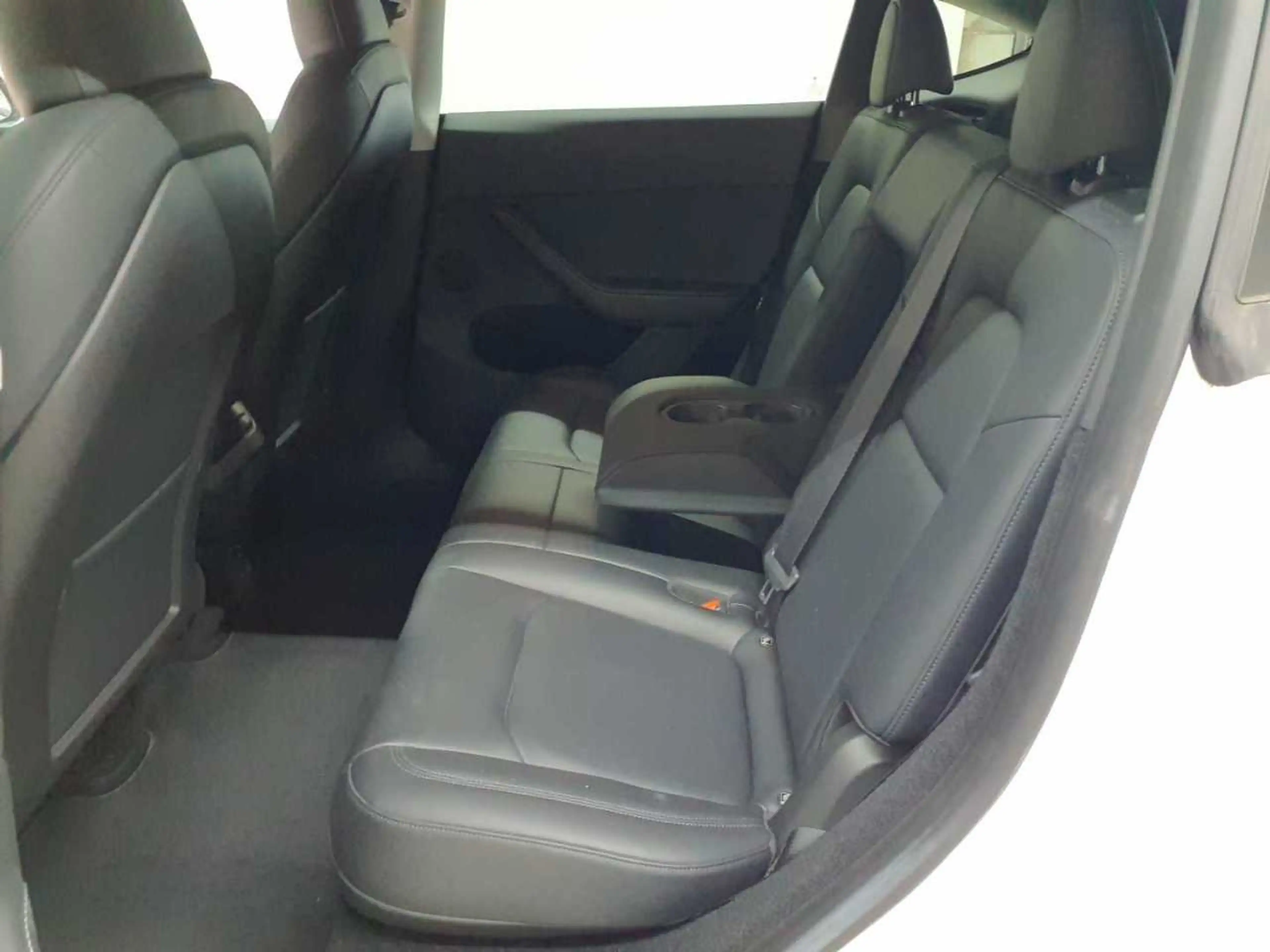 Tesla Model Y Long Range Dual Motor AWD — photo 14