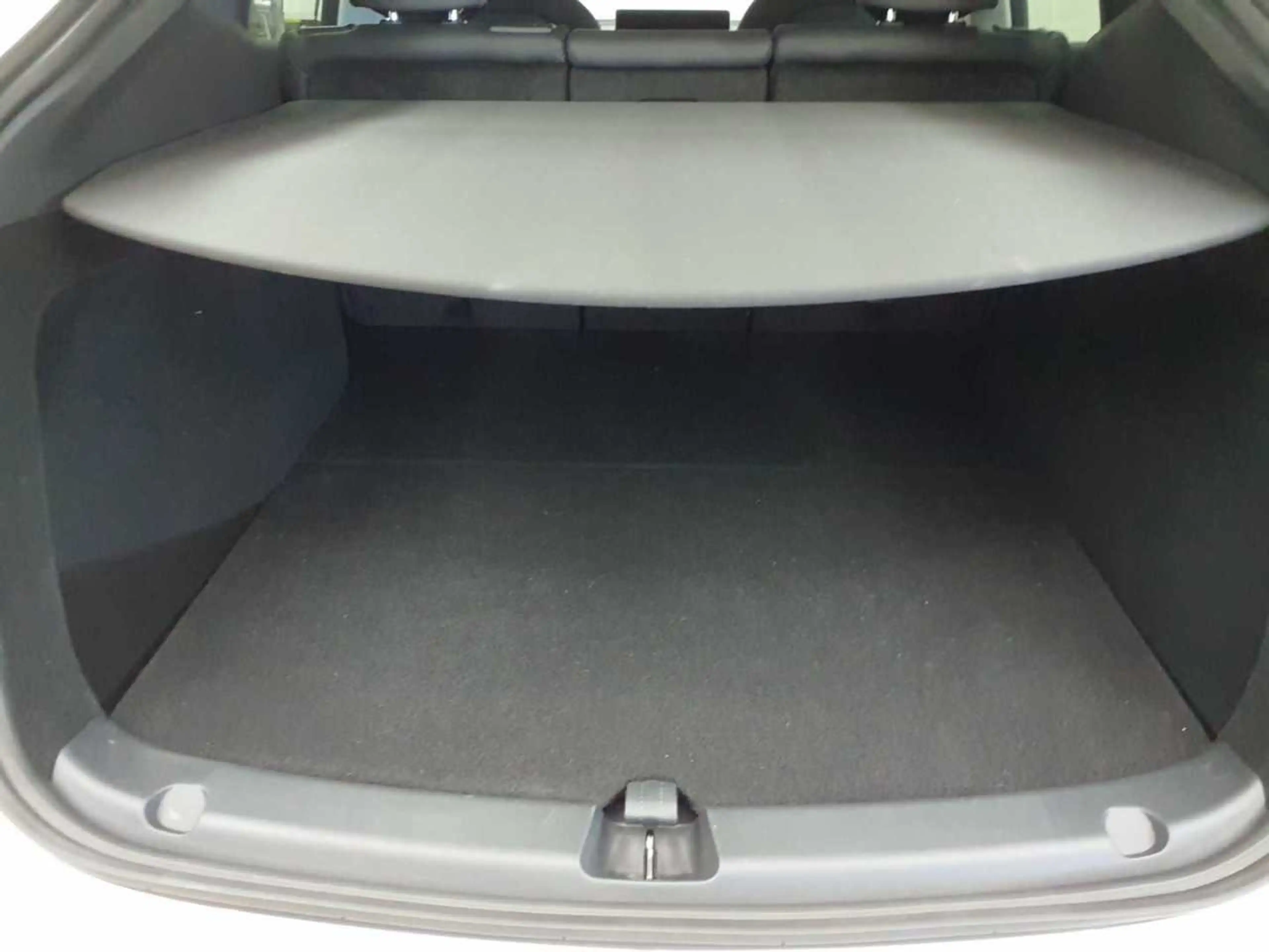 Tesla Model Y Long Range Dual Motor AWD — photo 15