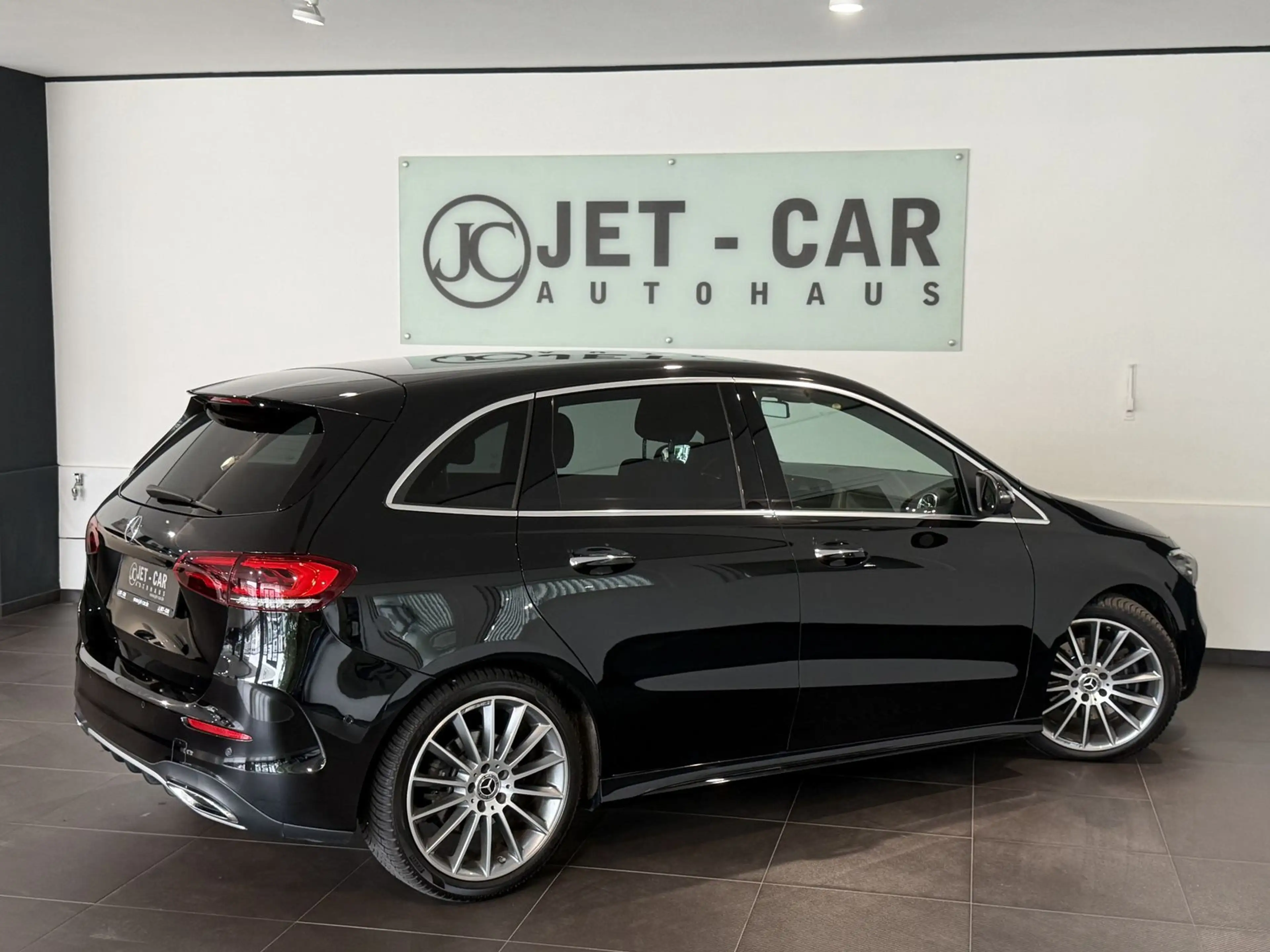 Mercedes-Benz B 220 4Matic AMG *Multibeam-360°-19"* — photo 7
