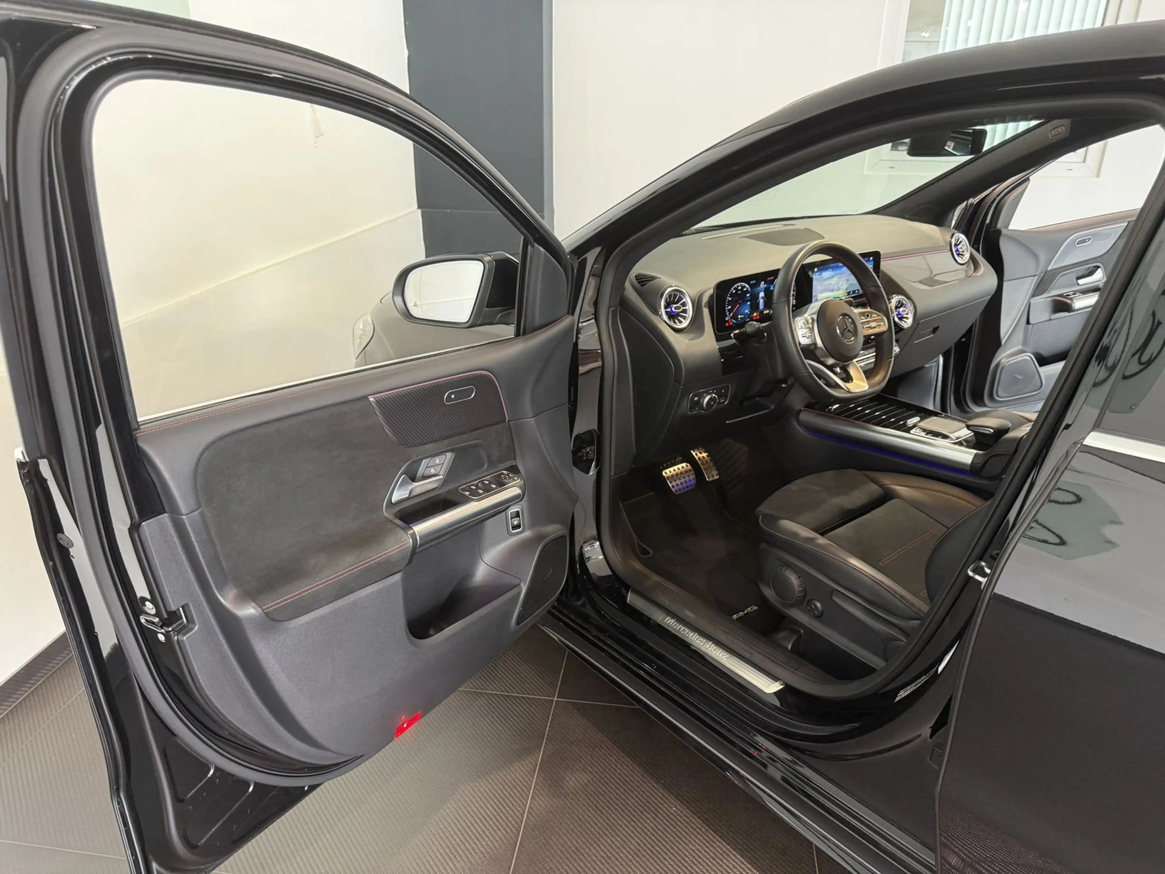 Mercedes-Benz B 220 4Matic AMG *Multibeam-360°-19"* — photo 14