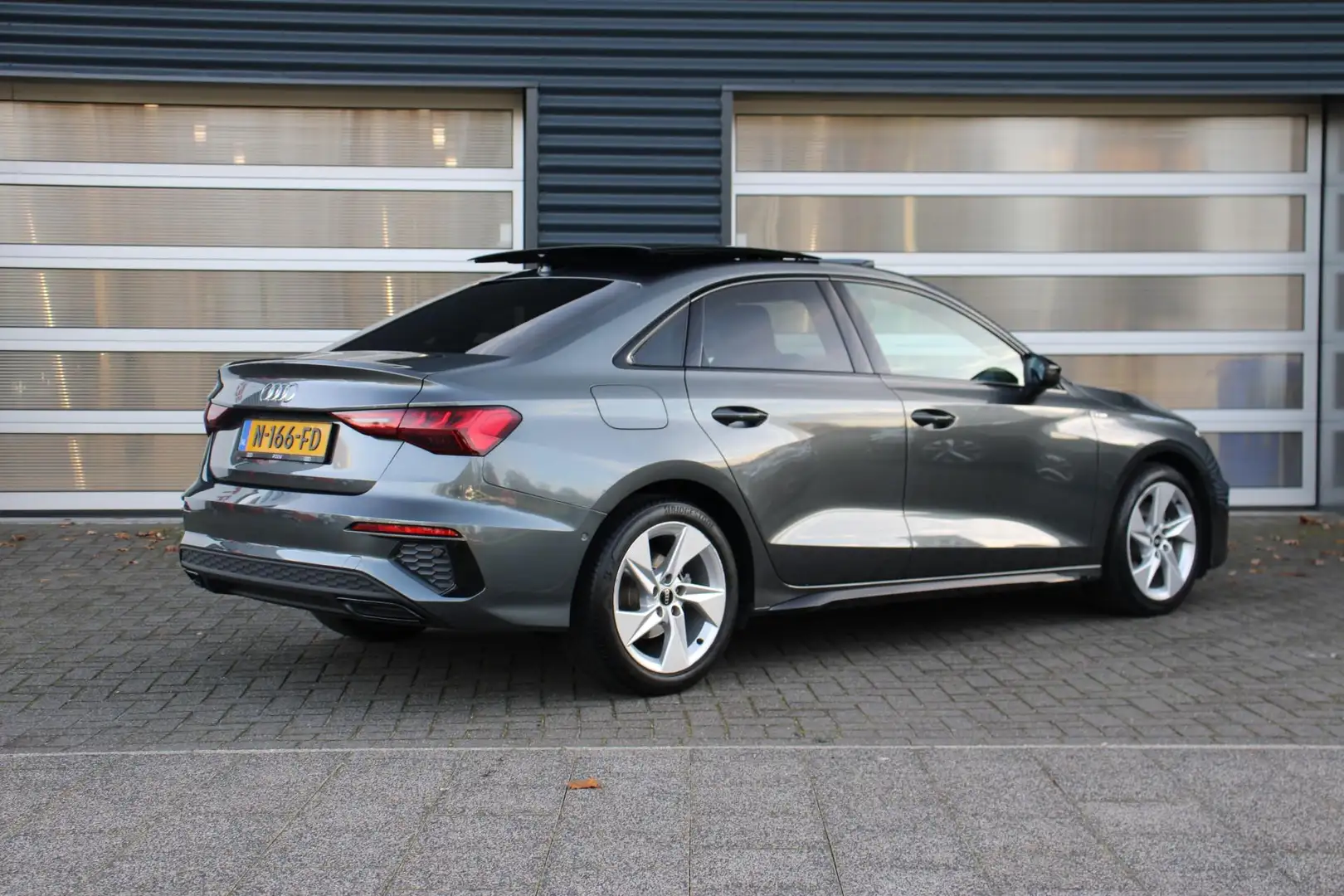 Audi A3 Limousine 35 TFSI 150pk S-tronic S Edition | Panor Gris - 2