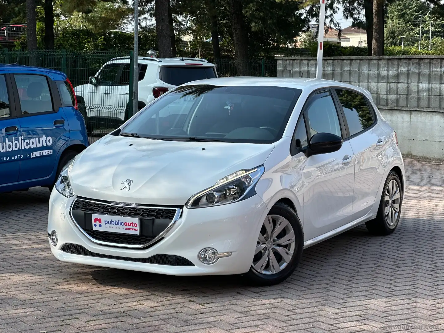 Peugeot 208 1.4 HDi 68 CV 5p. Allure Weiß - 1