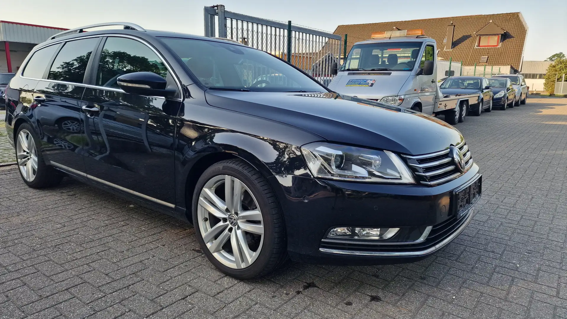 Volkswagen Passat Variant 2.0 TDI BlueMotion Technology Business Edition Schwarz - 1