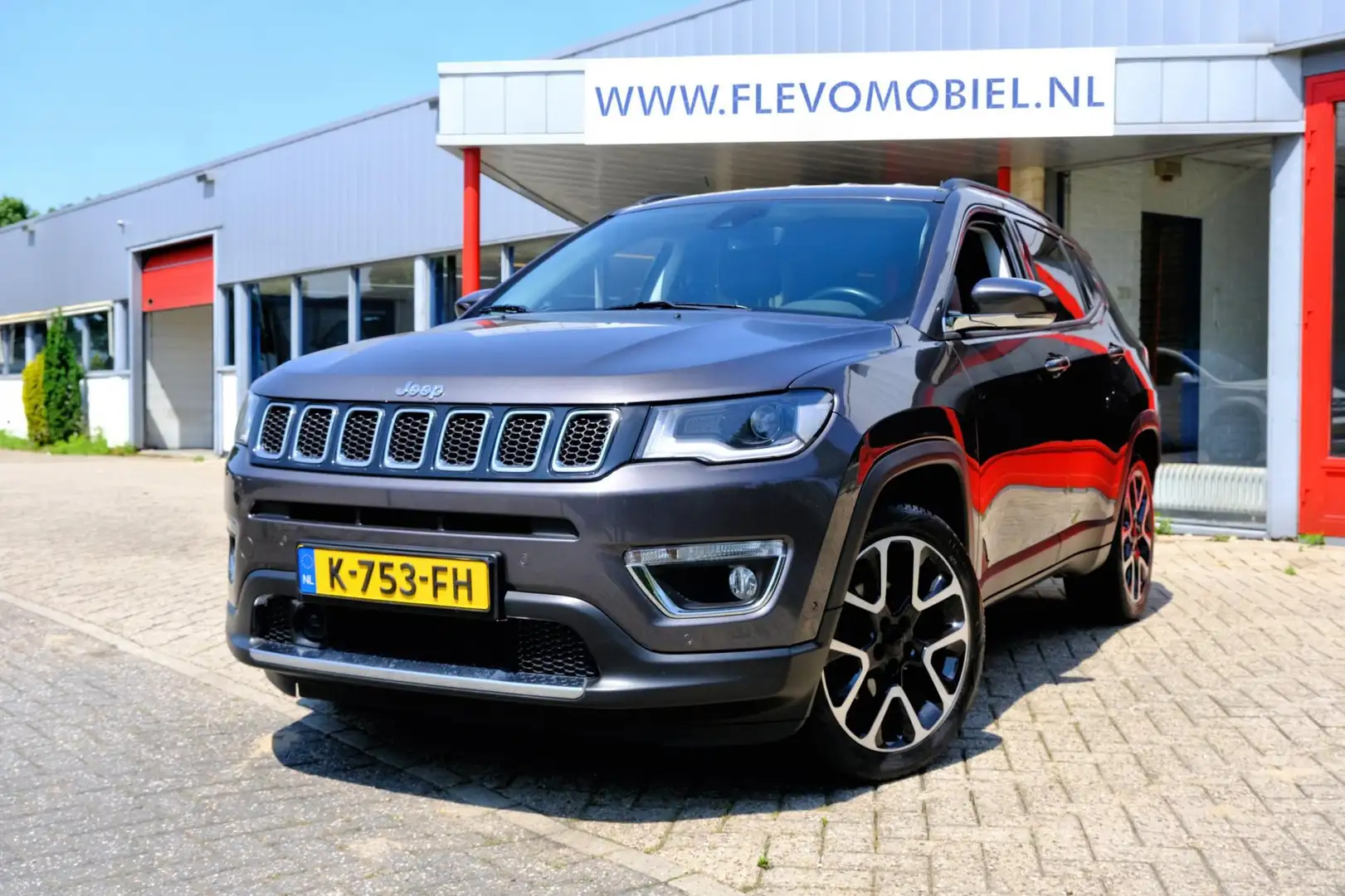 Jeep Compass 1.3T Limited Navi|Cam|Clima|ParkAssist|LMV|1e Eig Grijs - 1