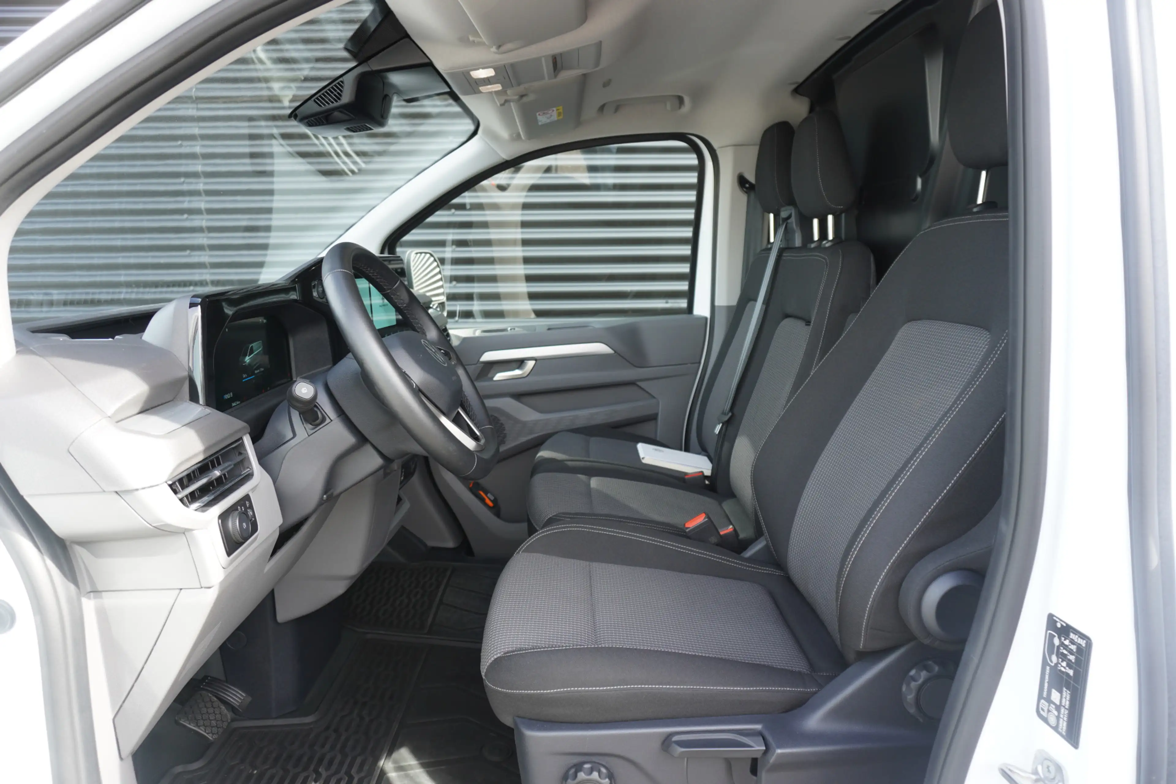 Volkswagen Transporter e-Transporter L2H1 71 kWh Life Apple carplay Trekh — photo 11