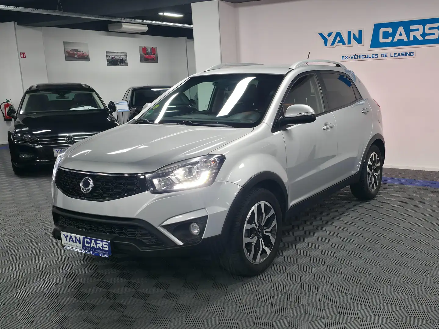 SsangYong Korando Korando 2.2 e3 2WD Sapphire * TOP ETAT * FULL OPT. Grijs - 2