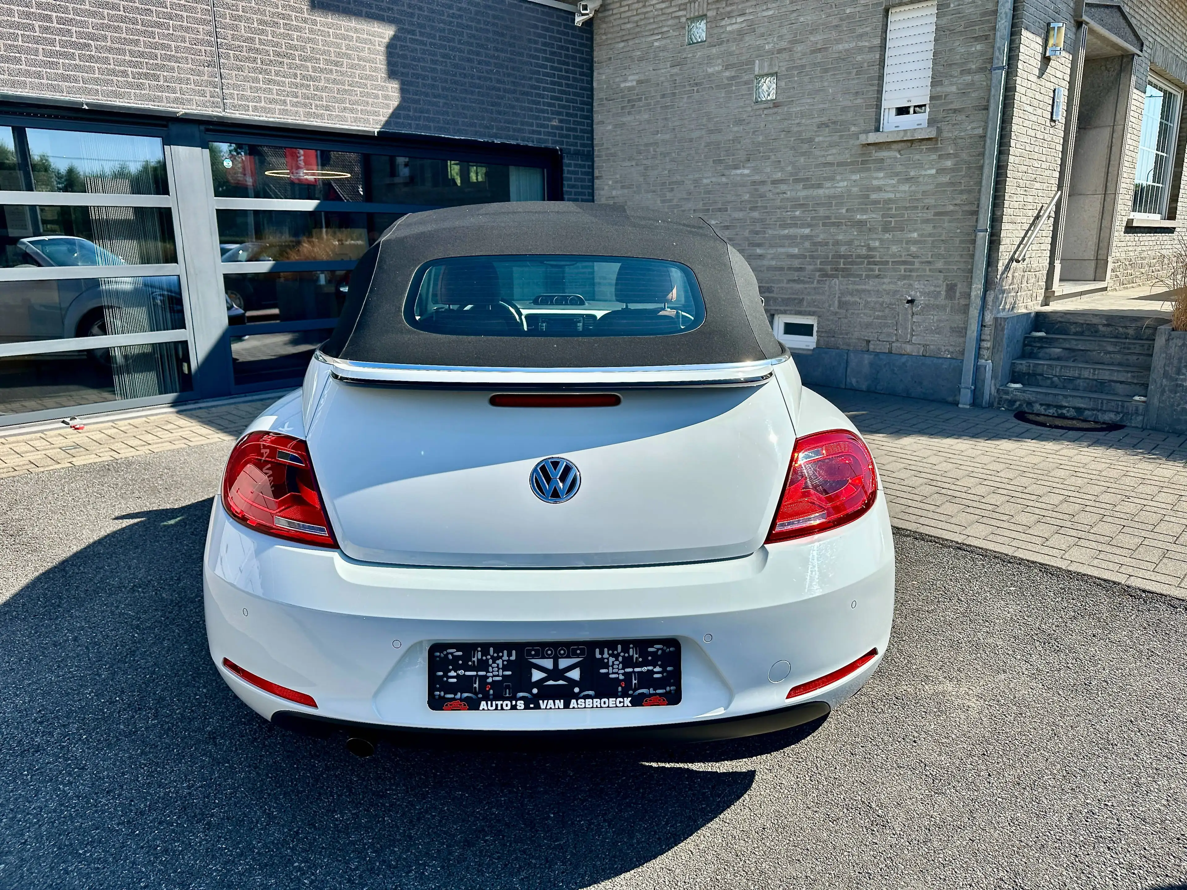 Volkswagen Beetle Beetle Cabriolet 1.2 TSI Design Cup — photo 10