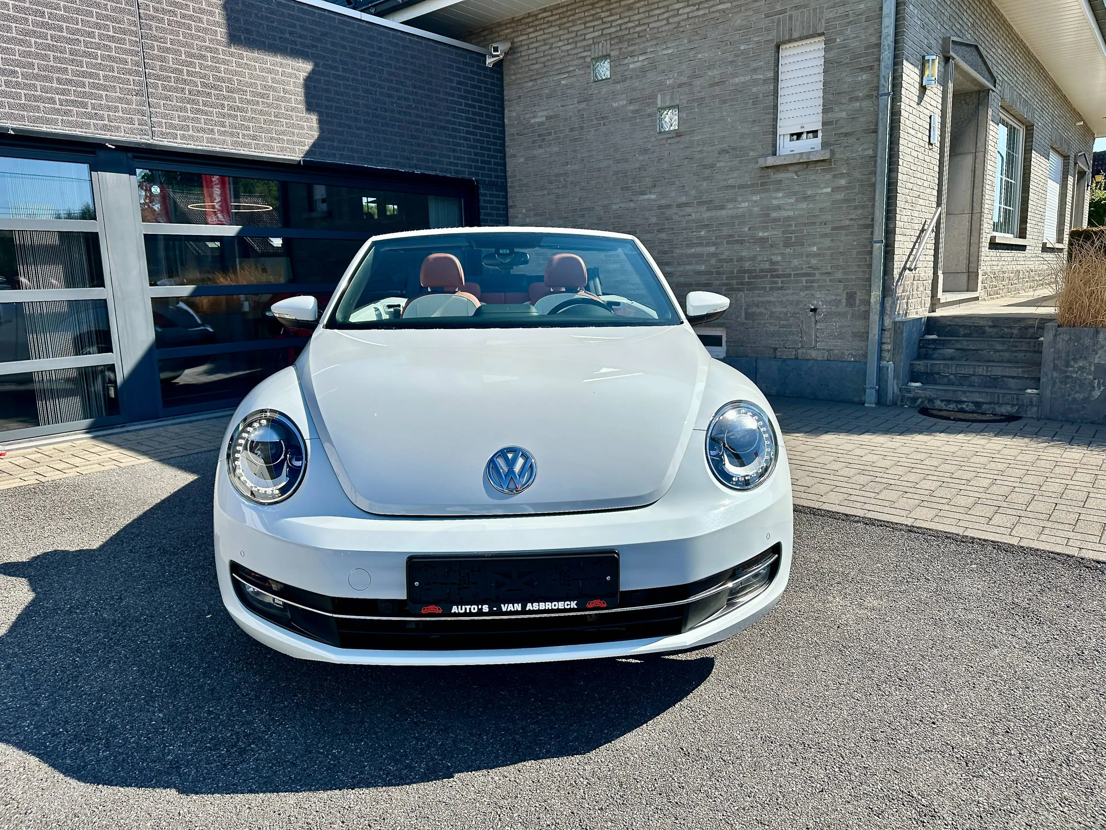 Volkswagen Beetle Beetle Cabriolet 1.2 TSI Design Cup — photo 3