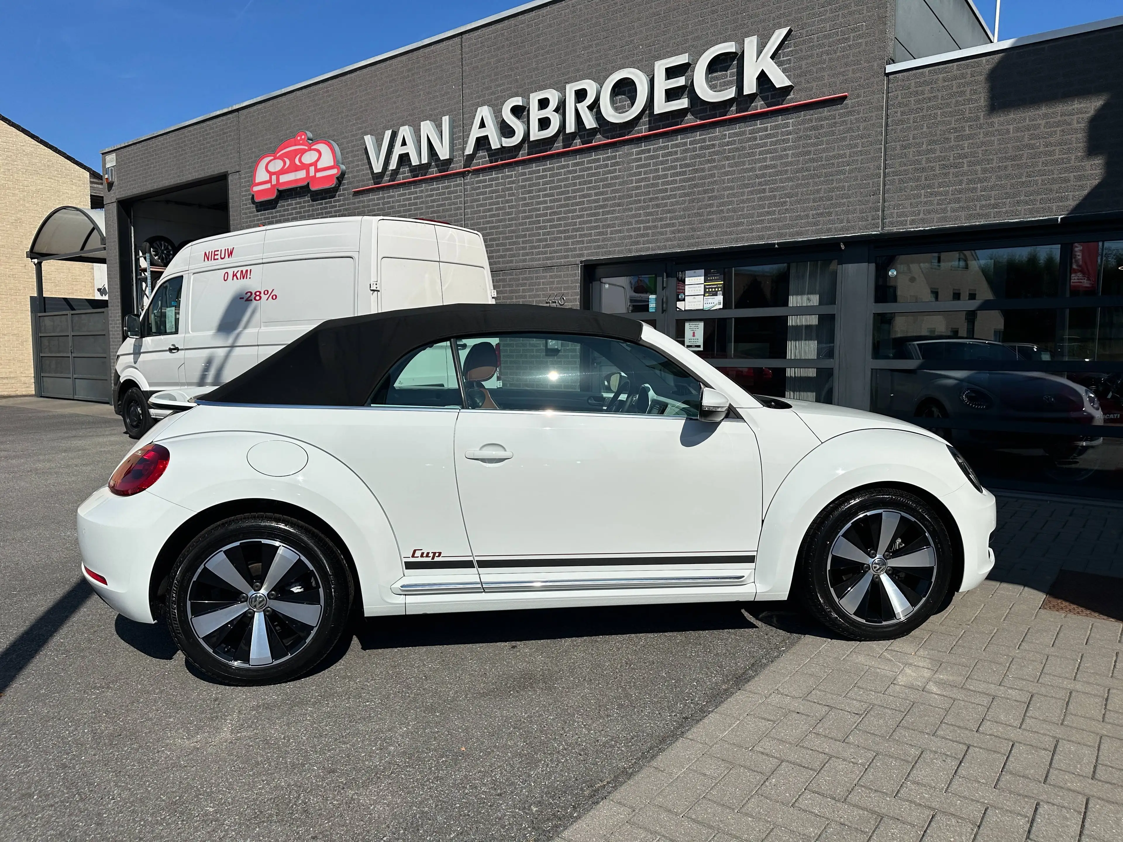 Volkswagen Beetle Beetle Cabriolet 1.2 TSI Design Cup — photo 8
