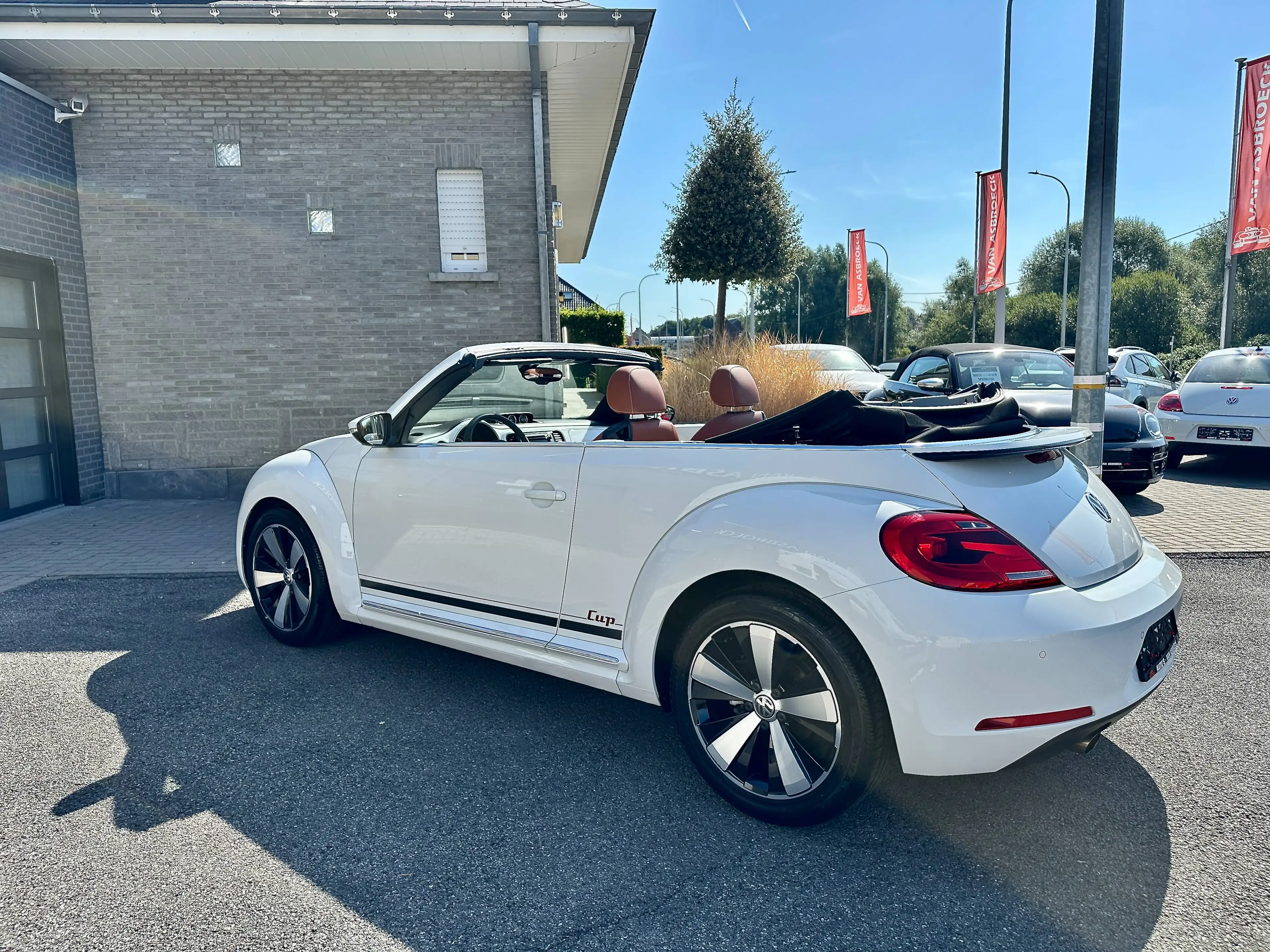 Volkswagen Beetle Beetle Cabriolet 1.2 TSI Design Cup — photo 5