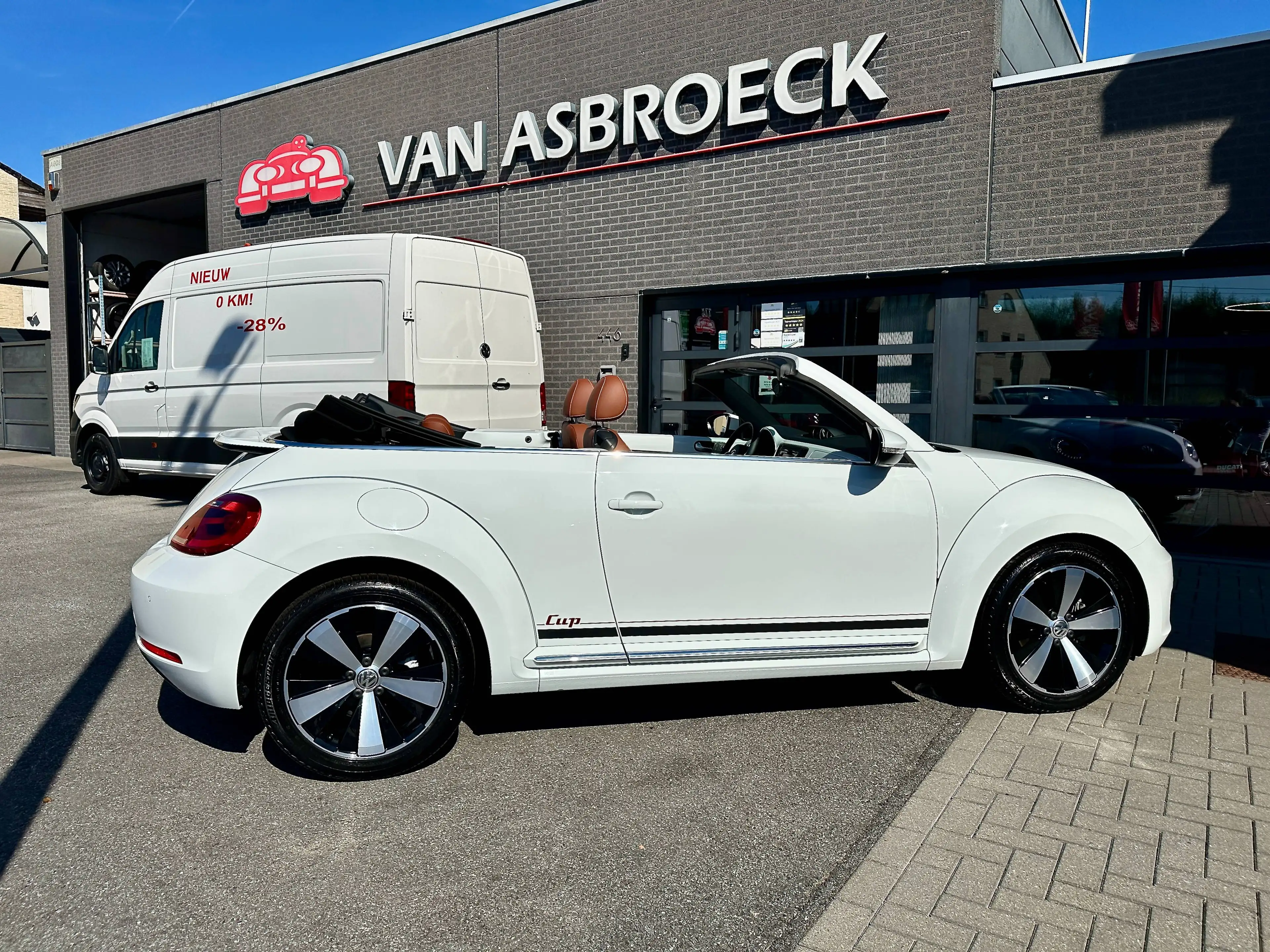 Volkswagen Beetle Beetle Cabriolet 1.2 TSI Design Cup — photo 12