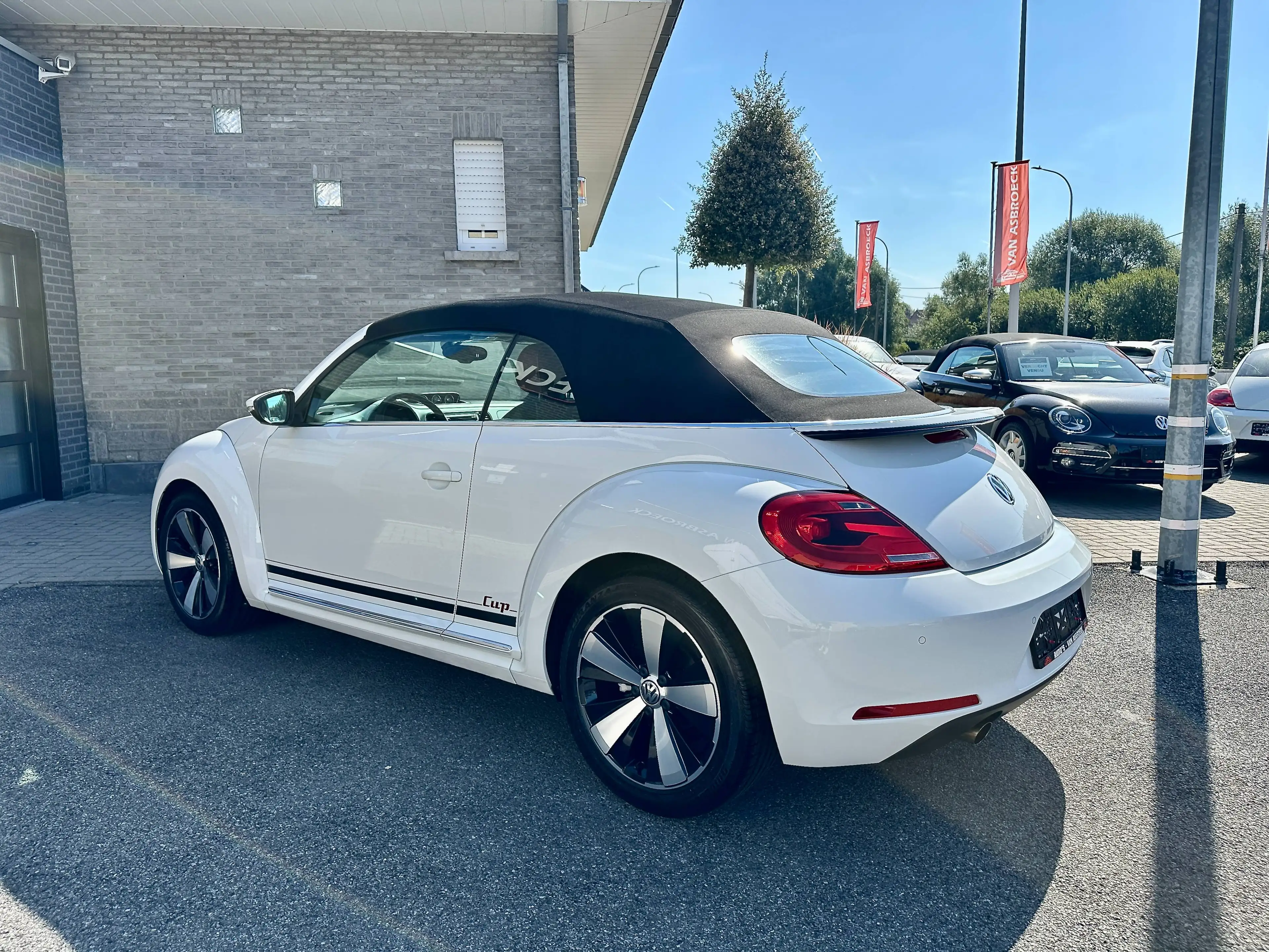 Volkswagen Beetle Beetle Cabriolet 1.2 TSI Design Cup — photo 11