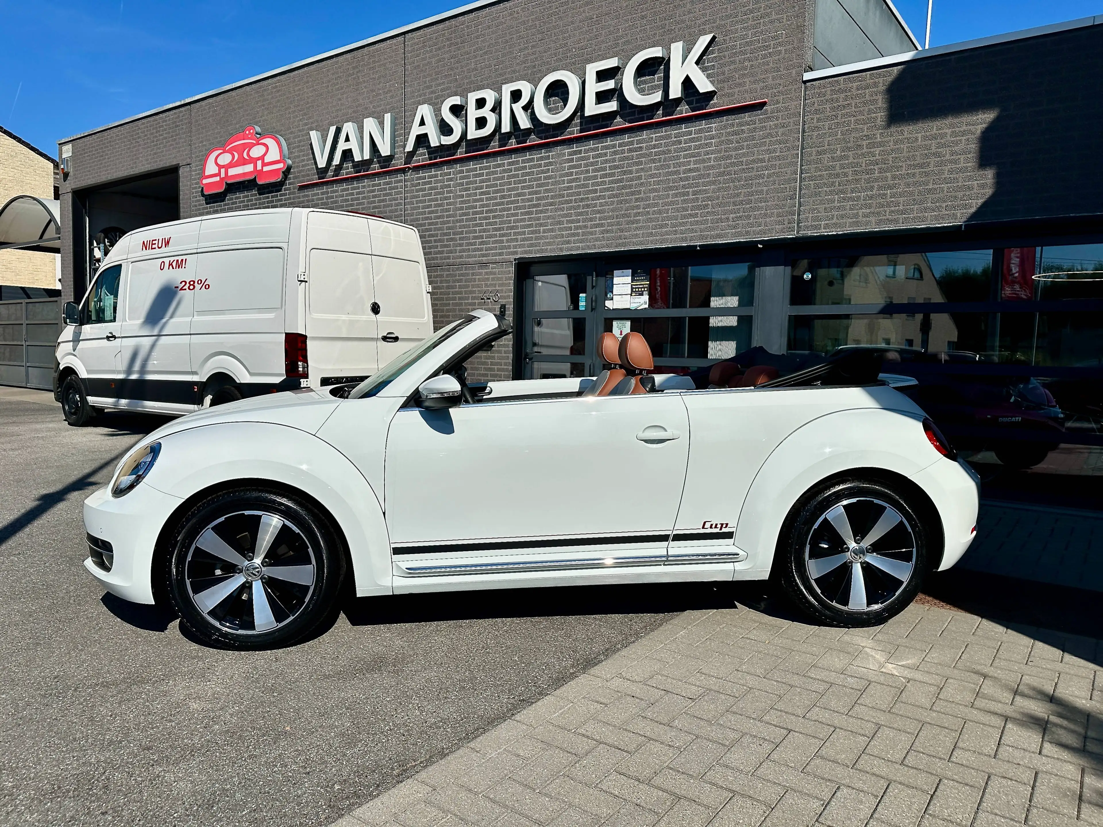 Volkswagen Beetle Beetle Cabriolet 1.2 TSI Design Cup — photo 2