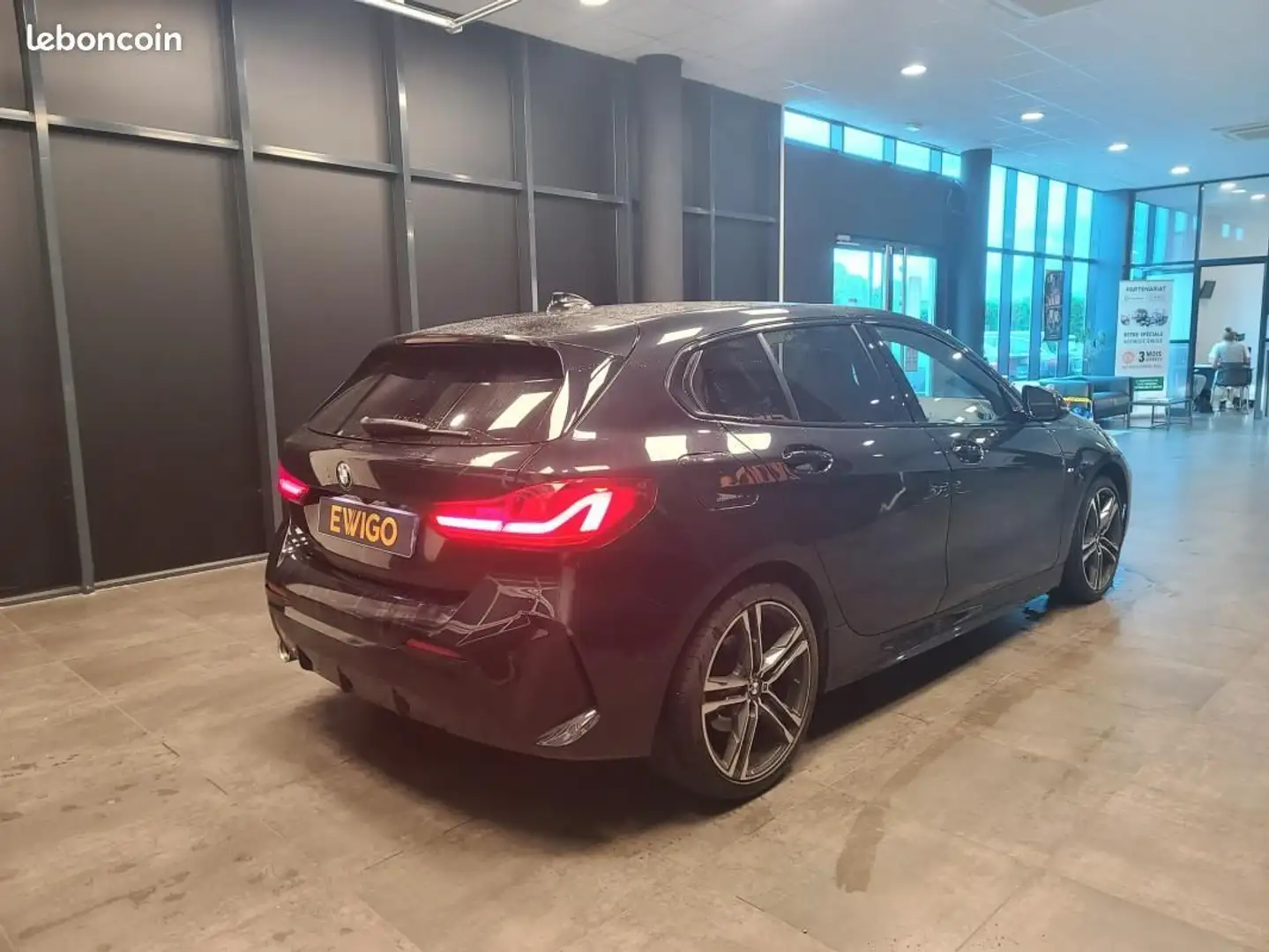 BMW 118 118iA M SPORT DKG7 Zwart - 2