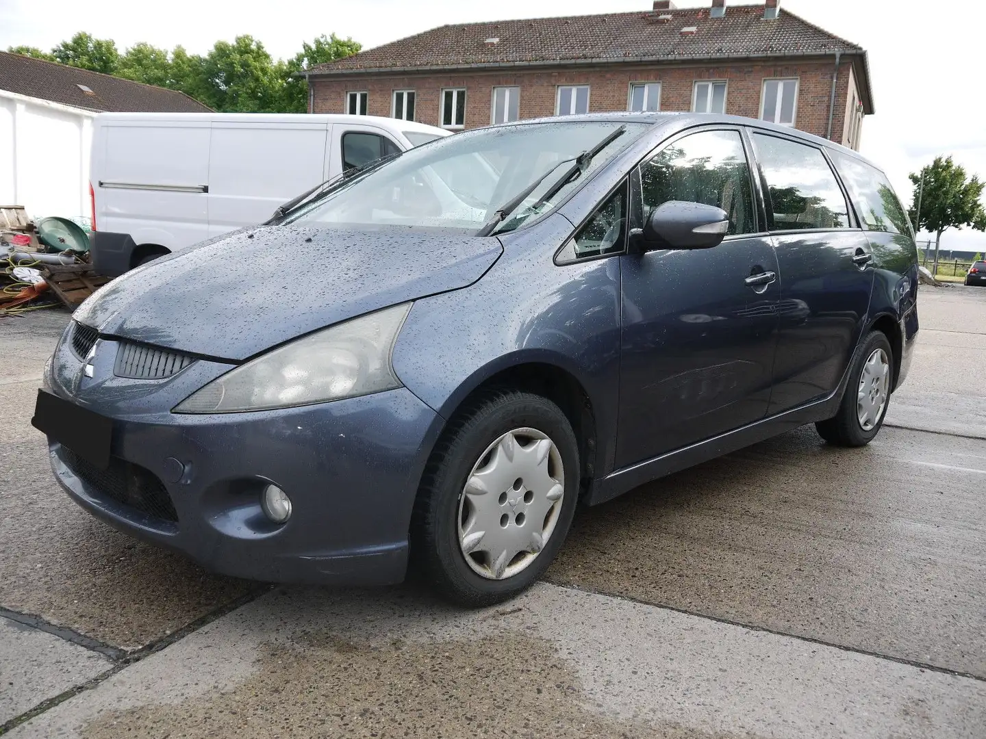 Mitsubishi Grandis 2.0 DI-D Invite 7 Sitzer Gris - 1