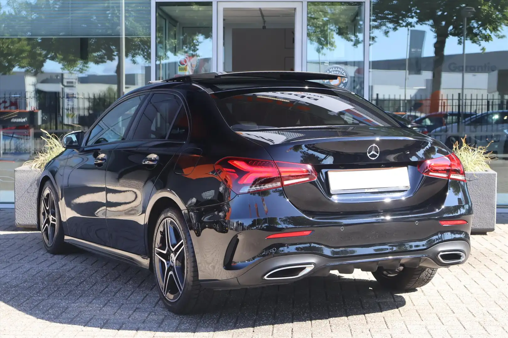 Mercedes-Benz A 180 Limousine A AMG-Line 136pk | Pano | Sfeer | Camera Zwart - 2